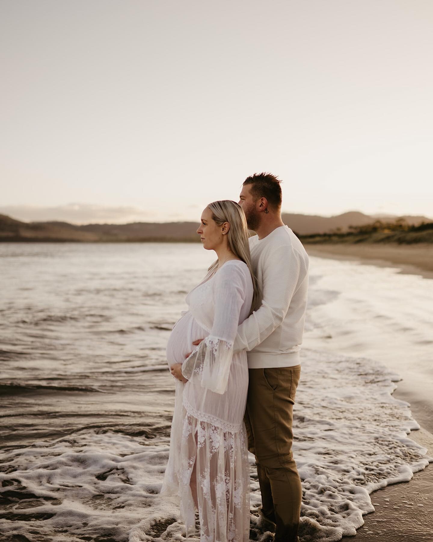 I&rsquo;ve had so many gorgeous sunset shoots over the past couple of weeks thanks to some beautiful Tassie nights!

Gorgeous Lucy &amp; Brad
 

#hobartphotography #hobartmaternityphotographer #hobartfamilyphotographer #babyphotoshobart #hobartbabyph