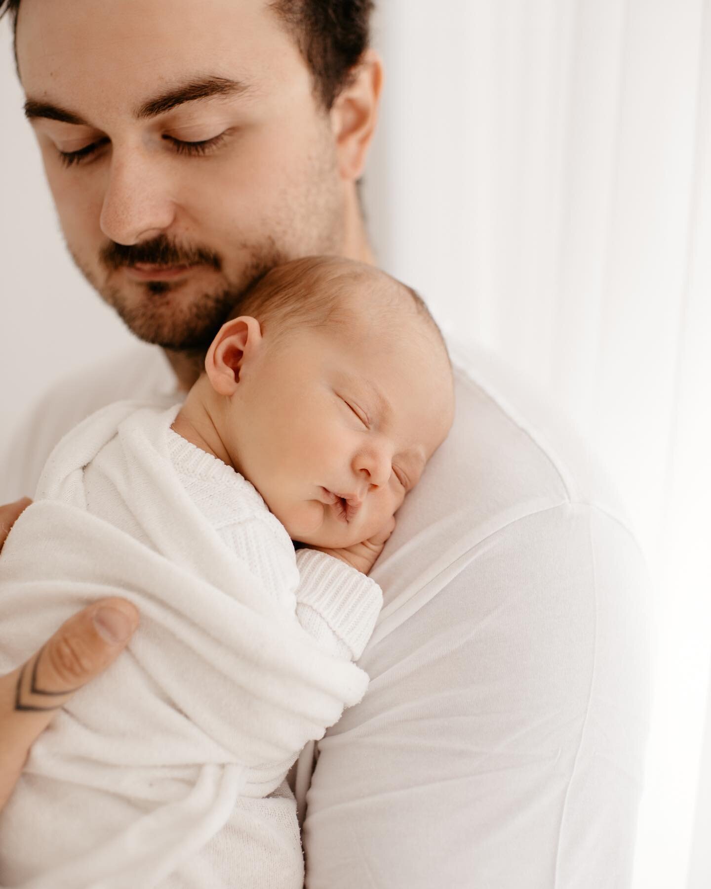 Snuggled up 🤍

#hobartbabyphotographer #newbornphotos #dad #hobartfamilyphotographer #tasmanian #tasmanianphotographer #hobartphotographer