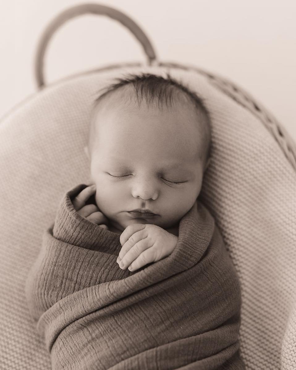 Snug as a bug 🤍

For info and pricing visit; https://zaramareephotography.com

#lightandbright #australiannewbornphotographer #familyphotoshobart #babydetails #newbornphotography #naturallightphotography #hobartbabyphotographer #light #hobartfamilyp