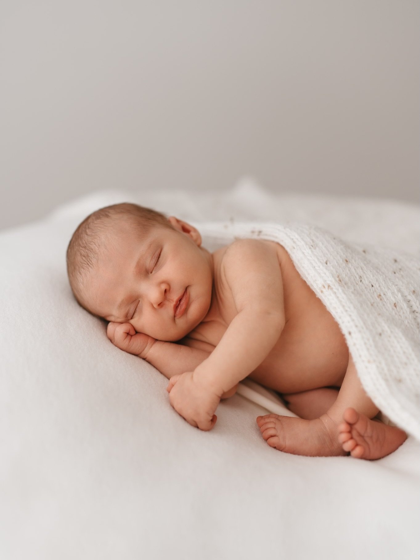 Preserving the details that change far too quickly. The little fingers, the sleepy stretches, the softness of new life

Info and pricing available on my website

#tasmanianewbornphotographer #hobartbabyphotographer #newborn #babydetails #tasmaniansma