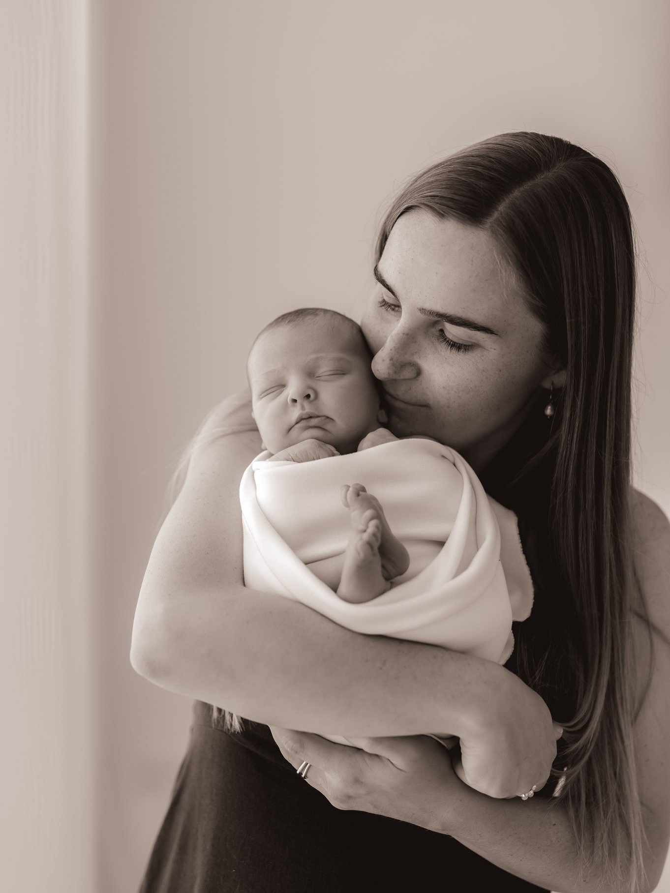 Freshly arrived and already feeling adored 🤍

Info and pricing is available on my website

#hobartnewbornphotographer #babyphotos #newbornlove #babygirl #hobartsmallbusiness