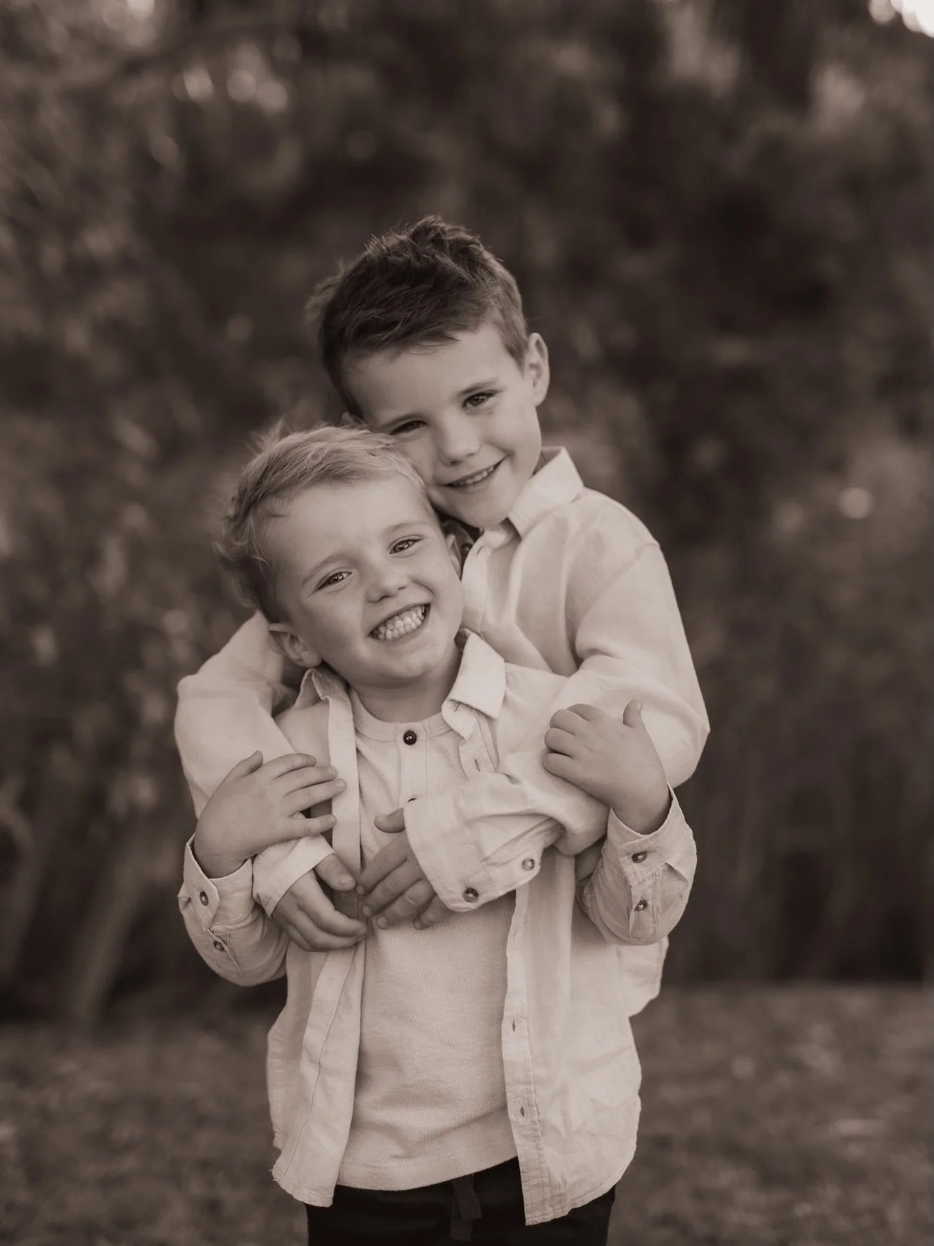 Looking back on a few of the stunning Mother&rsquo;s Day mini shots 🥰

All info and pricing available on my website

#tasmanianphotographer #hobartfamilyphotographer #richmondtasmania #mothersdayphotos #familyphotos2026