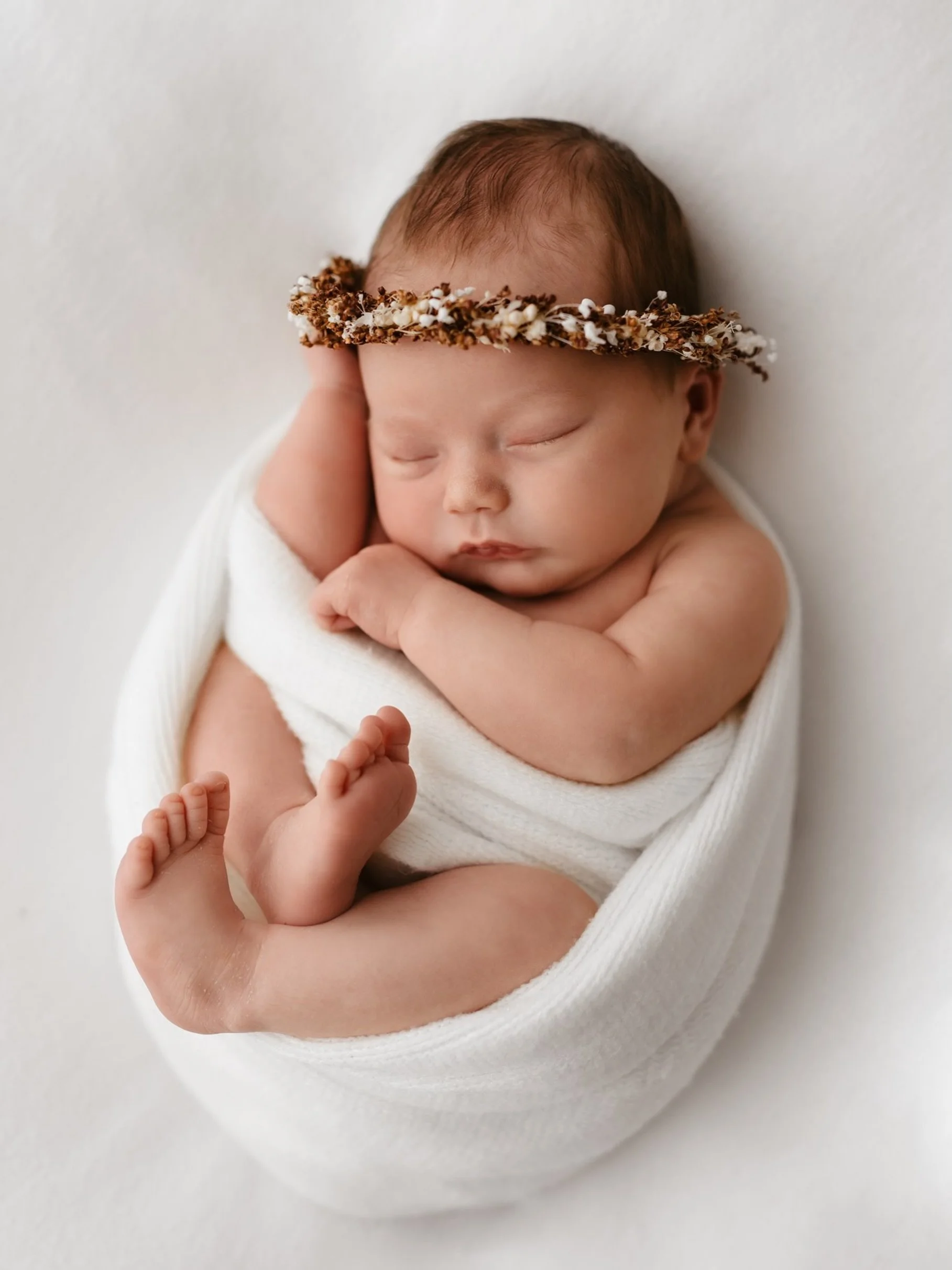 A little bundle of everything you ever dreamed of 🤍
Capturing all those tiny details before they change far too quickly

#hobartphotographer #hobartnewbornphotographer #babyphotosaustralia #2026newborn #tasmanianphotographystudio