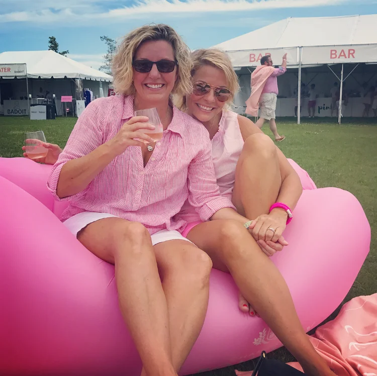 Ann Hampton Callaway (Diva singer/ songwriter) and her wife, Kari Strand join Kelli and Anne to chat about new music, marriage and life on the road. 