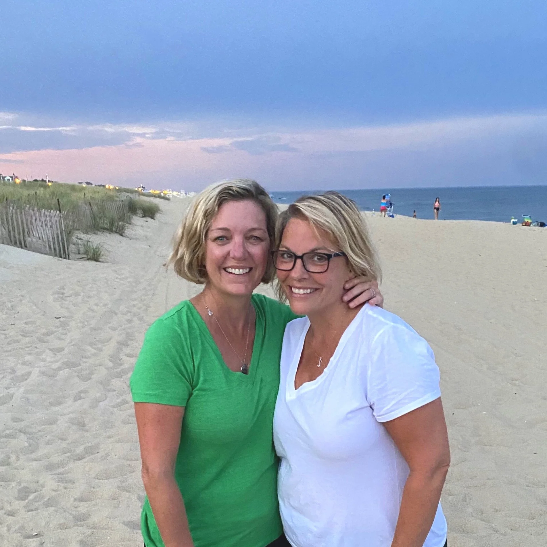 Author Elizabeth McCain chats about her new memoir, A Lesbian Belle Tells OUTrageous Southern Stories of Family, Loss, and Love