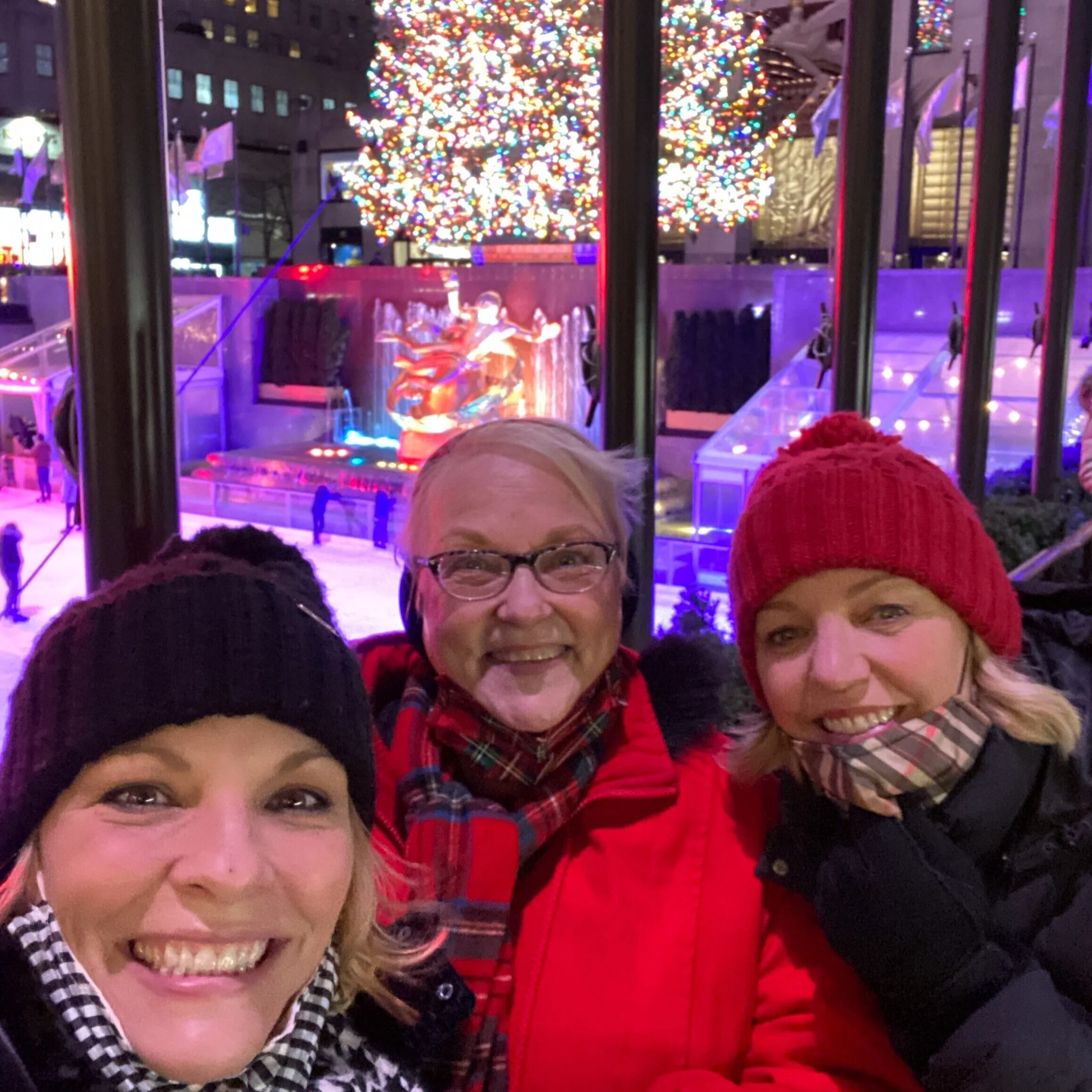 The Christmas Episode chatting about family traditions with our Moms, Sue Steele &amp; Melanie Safer, plus special guest Toby Lightman talking about her new single Ebb &amp; Flow