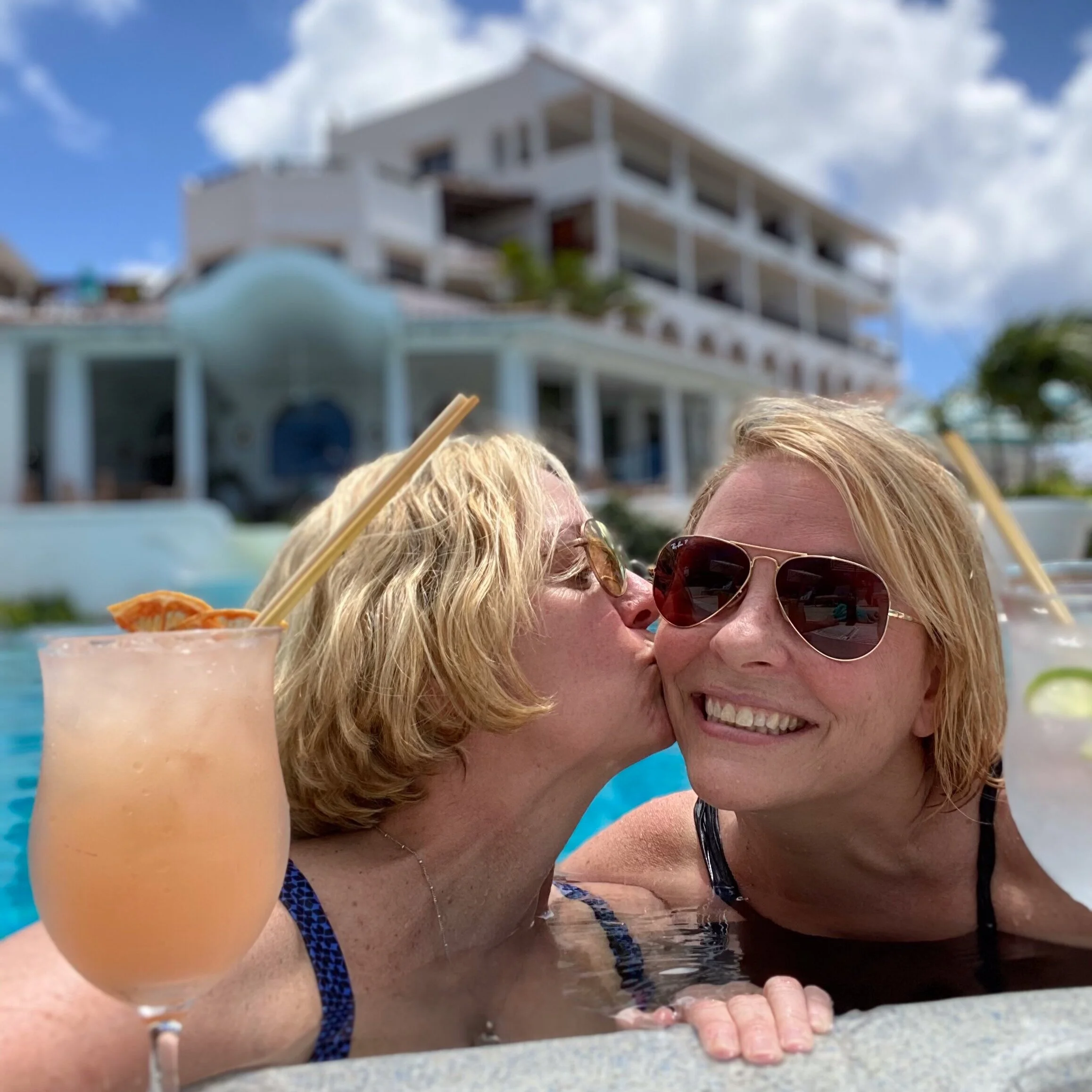  Holly Rilinger, holistic health coach, Nike Master Trainer, Best Selling Author &amp; the creator of LIFTED chats about life and what comes next