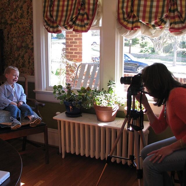 A sitting with a professional artist should be on your bucket-list. A one-of-a-kind experience you&rsquo;ll tell all your friends and family about. #fineartfriday 
#newsouthportraits #fineartportraits #watercolorportraits #portraiture #portraitsittin