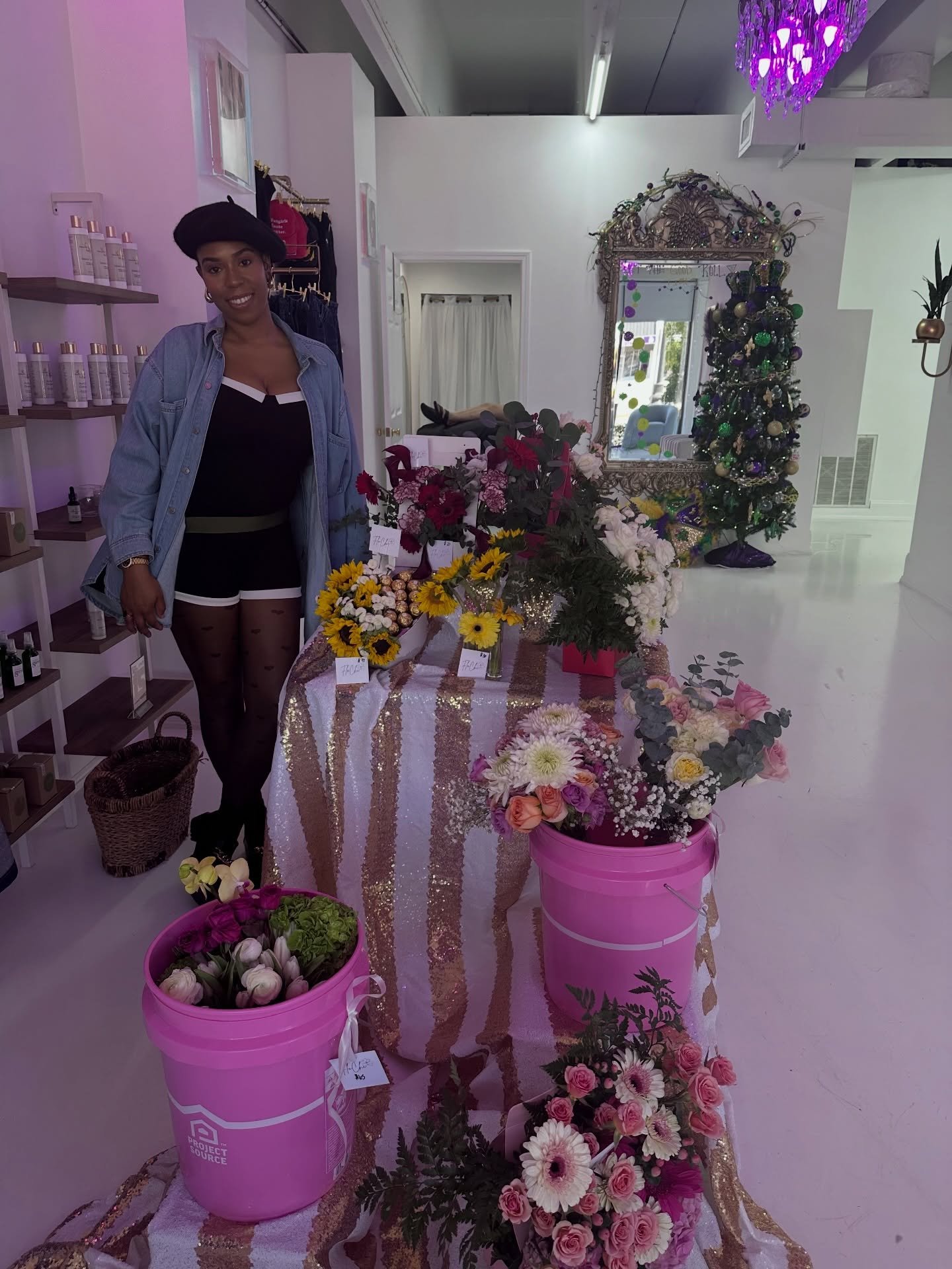 We&rsquo;re so excited to host @designs_byflochi for a special Valentine&rsquo;s pop up inside the shop! 

She&rsquo;ll be in studio Tuesday, Wednesday, &amp; Thursday with beautiful, handcrafted floral arrangements available for purchase. 

💐 Handc