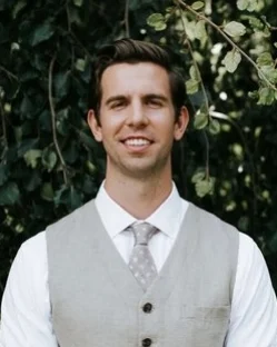 Derek headshot.jpg
