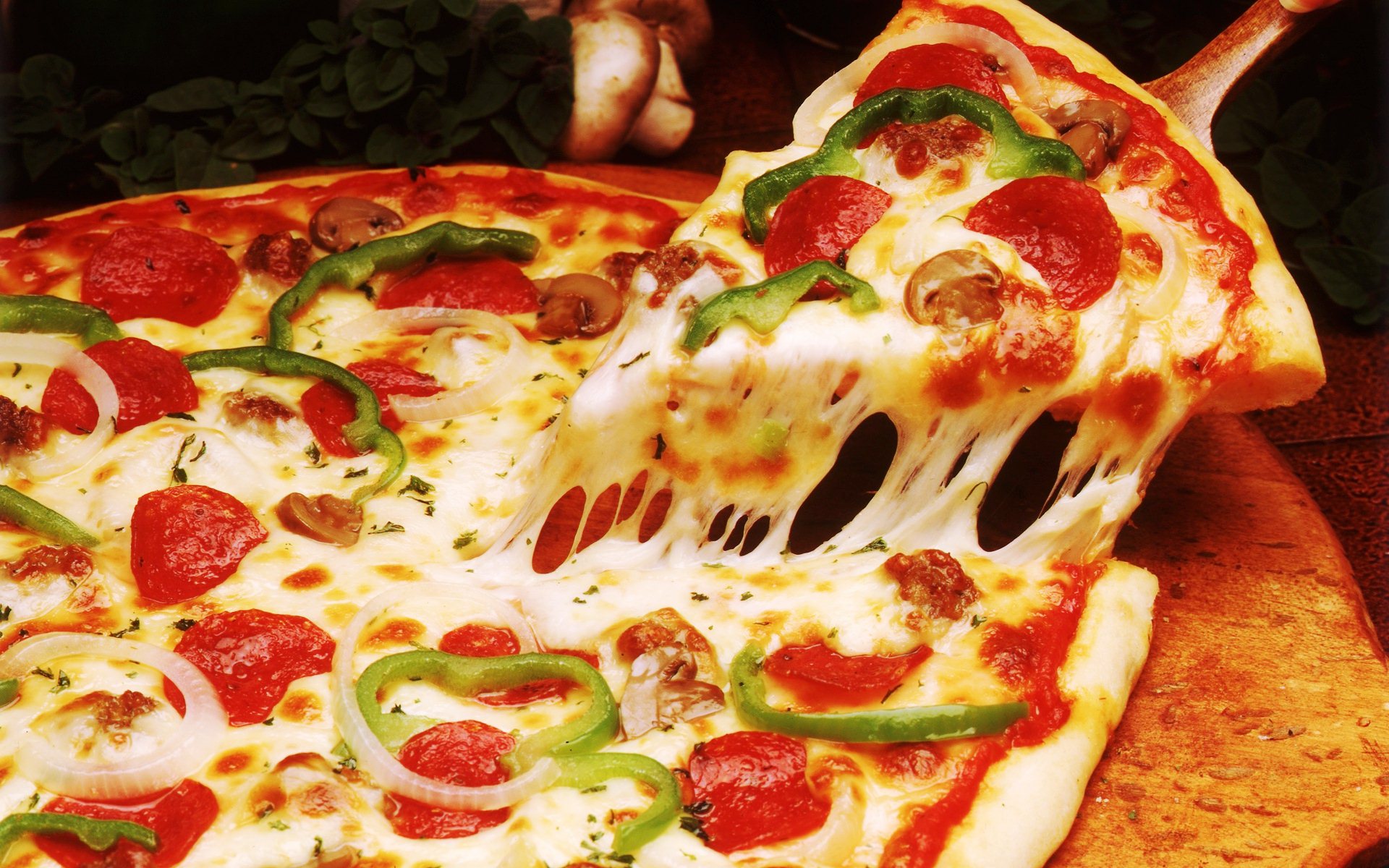 Pizza - Chesse, Veggie, Pepperoni - $2.99 each slice