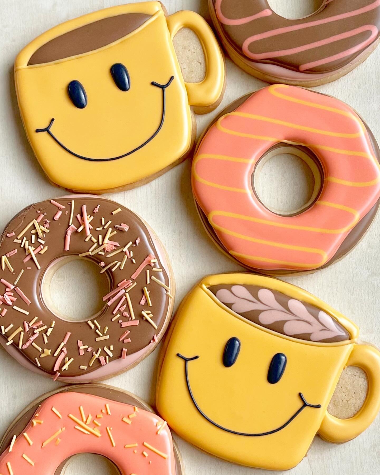 🍩 BEGINNER FRIENDLY COOKIE CLASSES

Decorate cookie donuts &amp; coffee with me on the following dates ⬇️

🗓️ May 25th &amp; June 22
📍 @blackmarketbakery East Village SD 

OR 
 
🗓️ June 7 (National Donut Day!!!)
📍 @shoppigment Del Mar, CA 

This