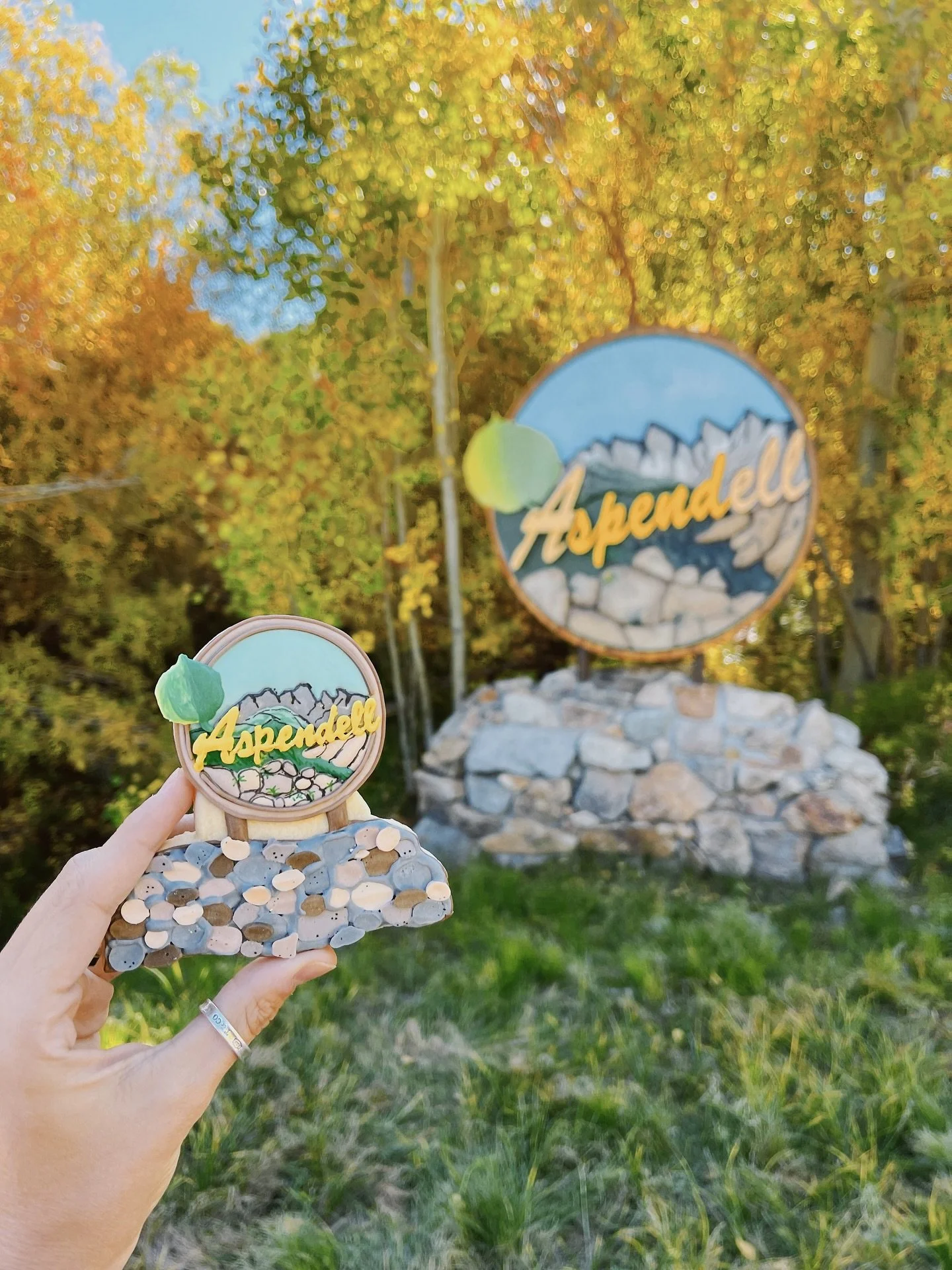 🍂 first weekend of Fall 

my plans include: 
🌄 watching the sunrise over the mountains 
💛 enjoying fall scenery 
🌲 crisp morning walk 
☕️ morning coffee by the lake
🪵 campfire at sunset 
🐿️ spotting cute critters
📚 cozying up with a good book

