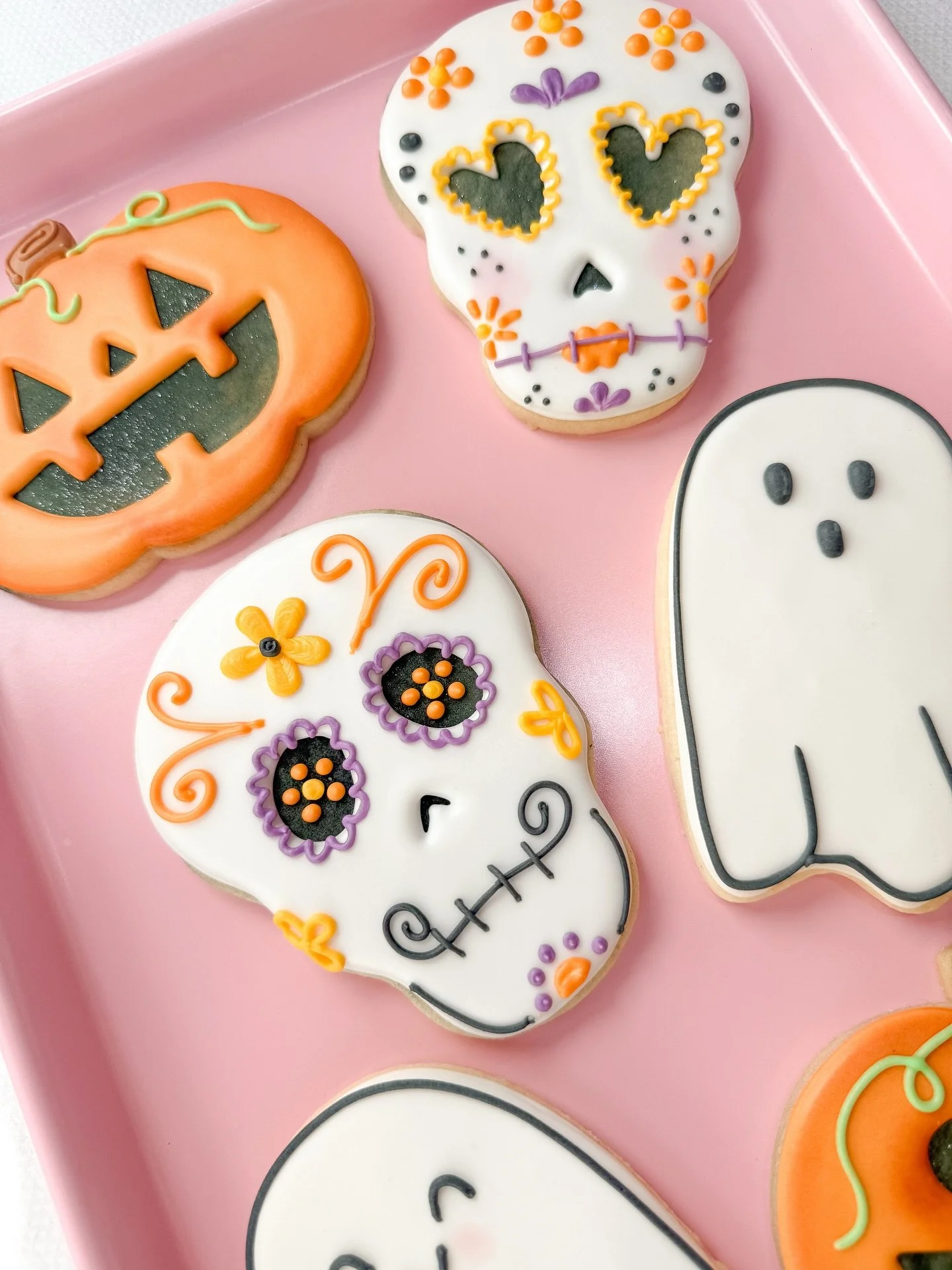 Find these cookies @michimichibakery for Dia de los Muertos weekend 🌼🧡💀

Thank you everyone who&rsquo;s been stopping by and sharing with me the cookies you got! The bakery case looks absolutely delicious this weekend at Michi Michi, go get some g