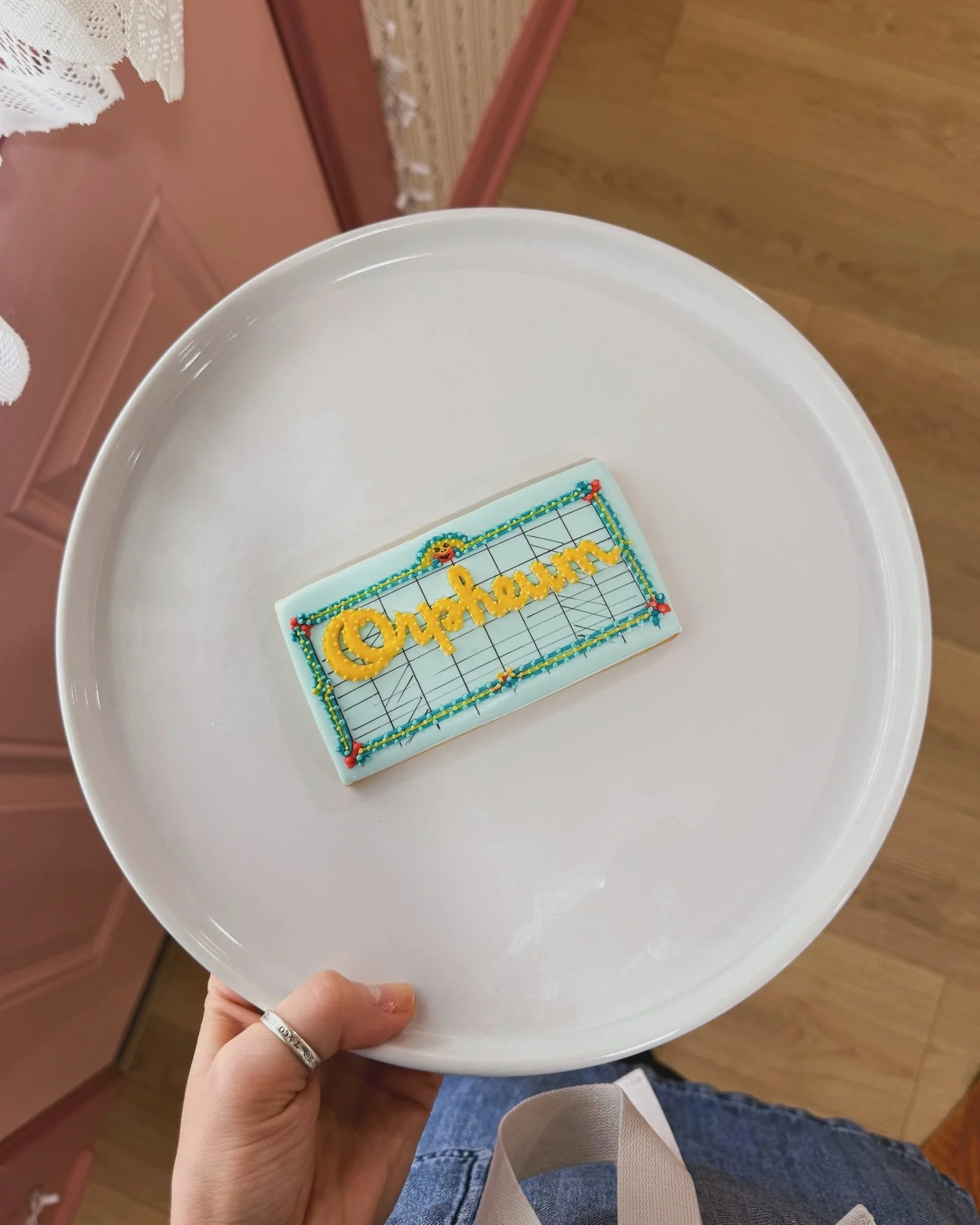 The making of the @orpheumtheatrela cookie signs ✨

I&rsquo;m still beaming over these and needed to share just one more post of these signs! 🤭 

#cookiesigns #neonsigns #royalicing