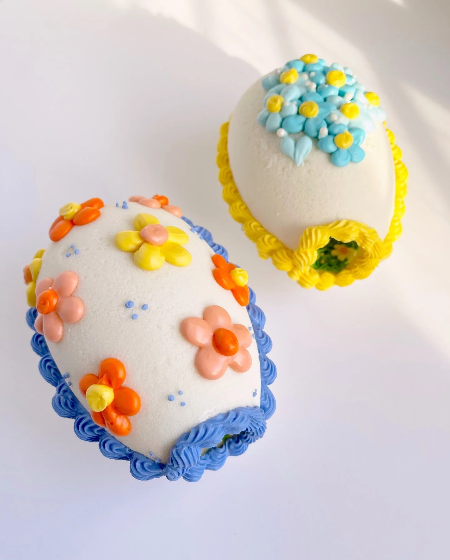 I demand that we bring sugar eggs back!! 🥚 

They&rsquo;re so whimsical and fun, and I wish I&rsquo;d see more of em 🥹

#mikandcookies #sugaregg #easteregg