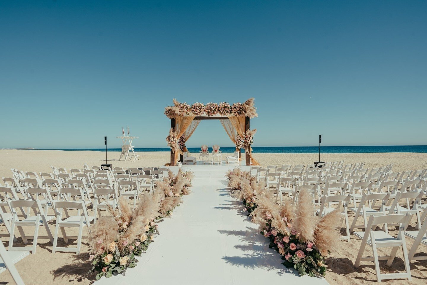 Nothing but clear skies for this beautiful beach wedding! #PartnersinParadise⁠
🇲🇽 @shaadidestinations⁠
🧚 @jccastilloweddings⁠
📸 @sweetcaribbeanphoto☝️⁠
📽️ @ruiz.films⁠
💄 @stylingtrio⁠
🎪 @zunigadecocancun⁠
🎪 @delcaboevents⁠
💮 @roses.andco⁠
🎧