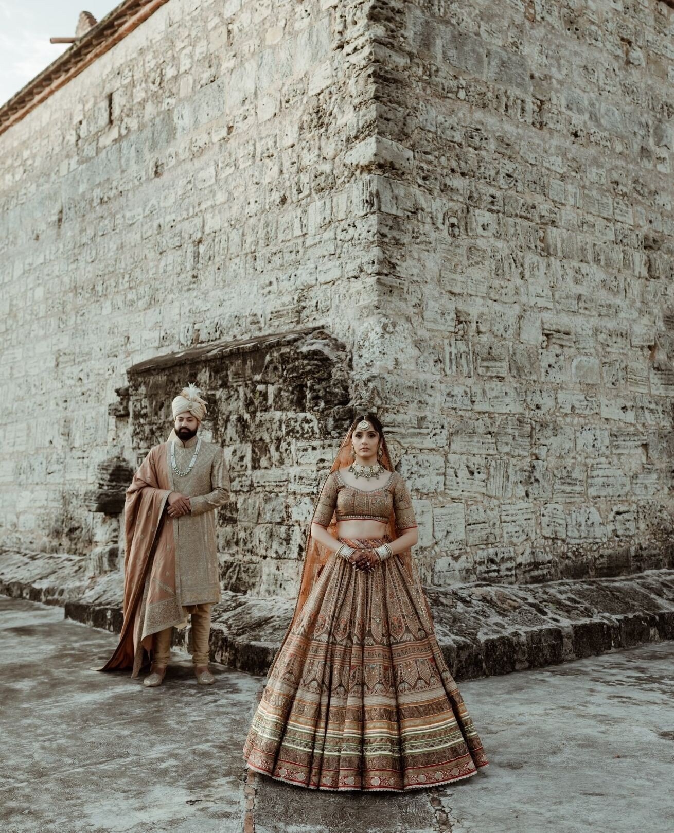 When the scenery is giving castle vibes #PartnersinParadise⁠
🇩🇴 @shaadidestinations⁠
🧚 Ritu Lilani⁠
📸 @inavphoto☝️⁠
📽️ @lionframefilms⁠
🎪 @creativepc⁠
💮 @mercaflor_rd⁠
💄 @stylingtrio⁠
🎧️ @maneshlilani⁠
🖋️ @hennabyamna