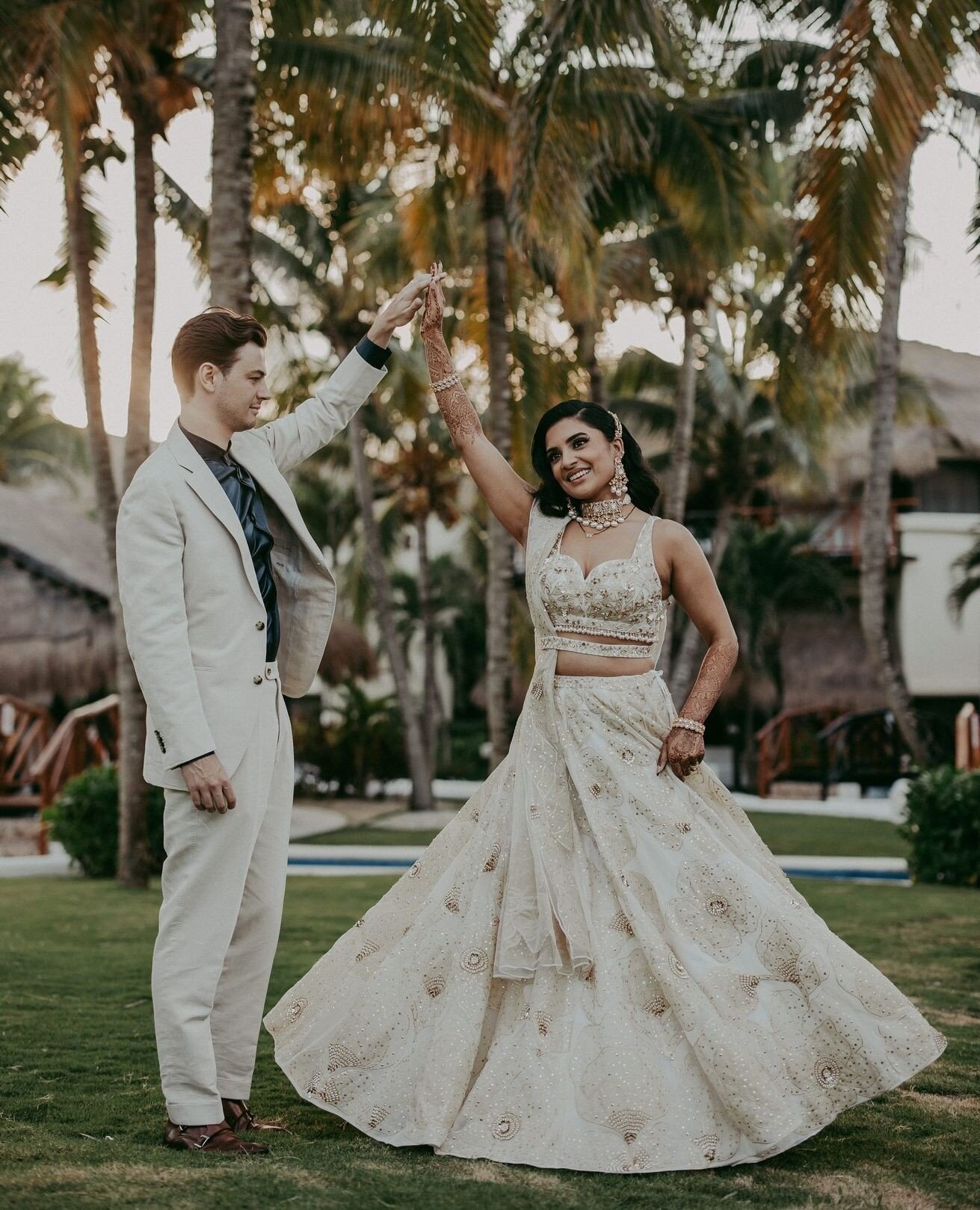 Twirling through the palm trees #PartnersinParadise⁠
🇲🇽 @shaadidestinations⁠ ⁠
👨🏻&zwj;🎨 Dream Day Weddings⁠
👨🏻&zwj;🎨 @shelleycraig_wbl⁠
📸 @buttonup_photo☝🏼⁠
🎥 @gallardo.films⁠
🎪 @zunigadecocancun⁠
💐 @weddingsbylomastravel⁠
🎧 @ssprodente