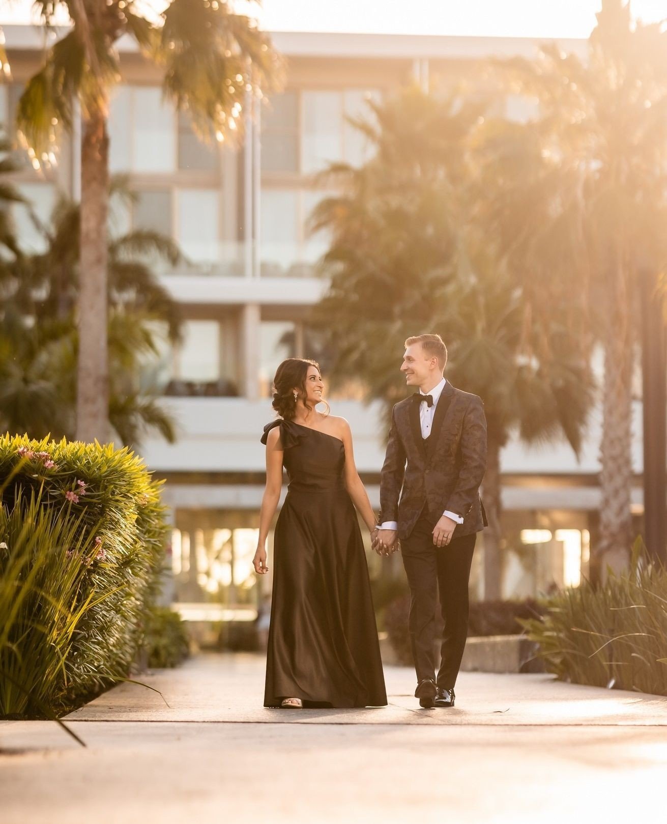 Ready to take that reception by storm 🖤 #PartnersinParadise⁠
🇲🇽 @shaadidestinations⁠ ⁠
👨🏻&zwj;🎨 @jccastilloweddings⁠
👨🏻&zwj;🎨 @liz.medina.weddings⁠
📸 @gdaviesfoto ☝🏼⁠
🎥 @dreamcatcher.film⁠
🎪 @zunigadecocancun⁠
💮 @roses.andco⁠
🎧 @mvpdjs