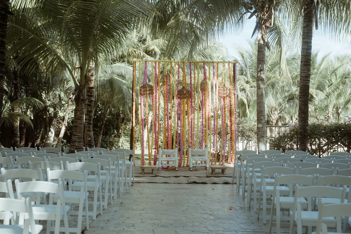 Time for that glow under the palms #PartnersinParadise⁠
🇲🇽 @shaadidestinations⁠
🧑&zwj;🎨 @valeriamartinez_bauche⁠
📸 @inavphoto ⁠
🎥 @ruiz.films ⁠
🪘 @drumsinparadise ⁠
🎧 @m4uevents ⁠
🎙️ @mc_ashir ⁠
🎧 @djnickworldwide ⁠
💄 @saratamargo.makeupan