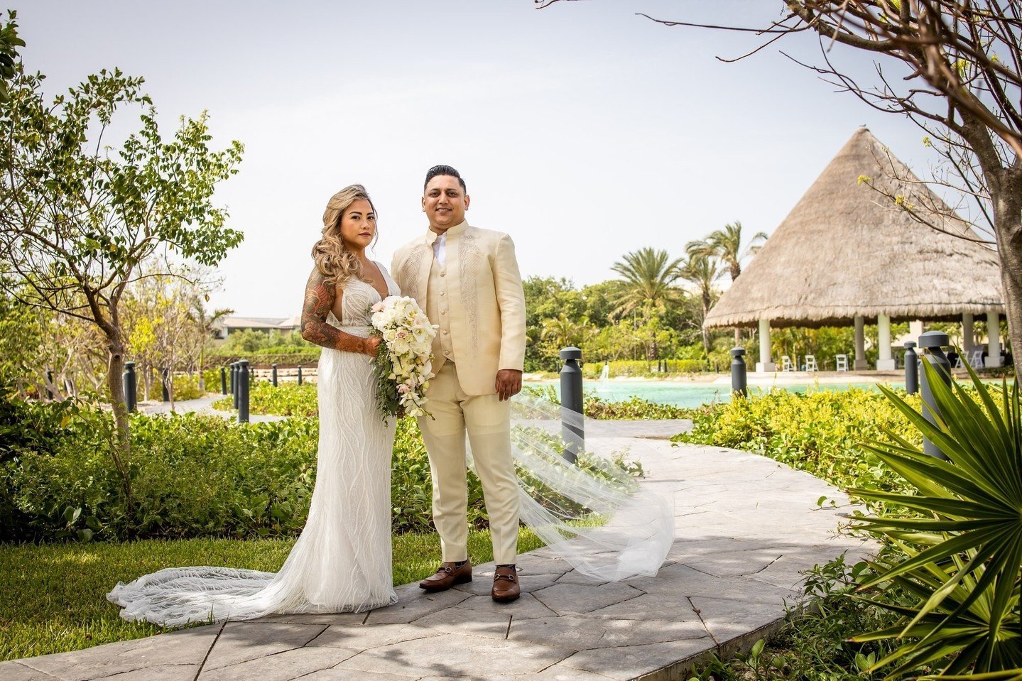 The natural beauty truly has nothing on these two #PartnersinParadise ⁠
🇲🇽 @shaadidestinations⁠
🧚🏽&zwj;♀️ @idocelebrations⁠
📸 @mikecantarellfilms