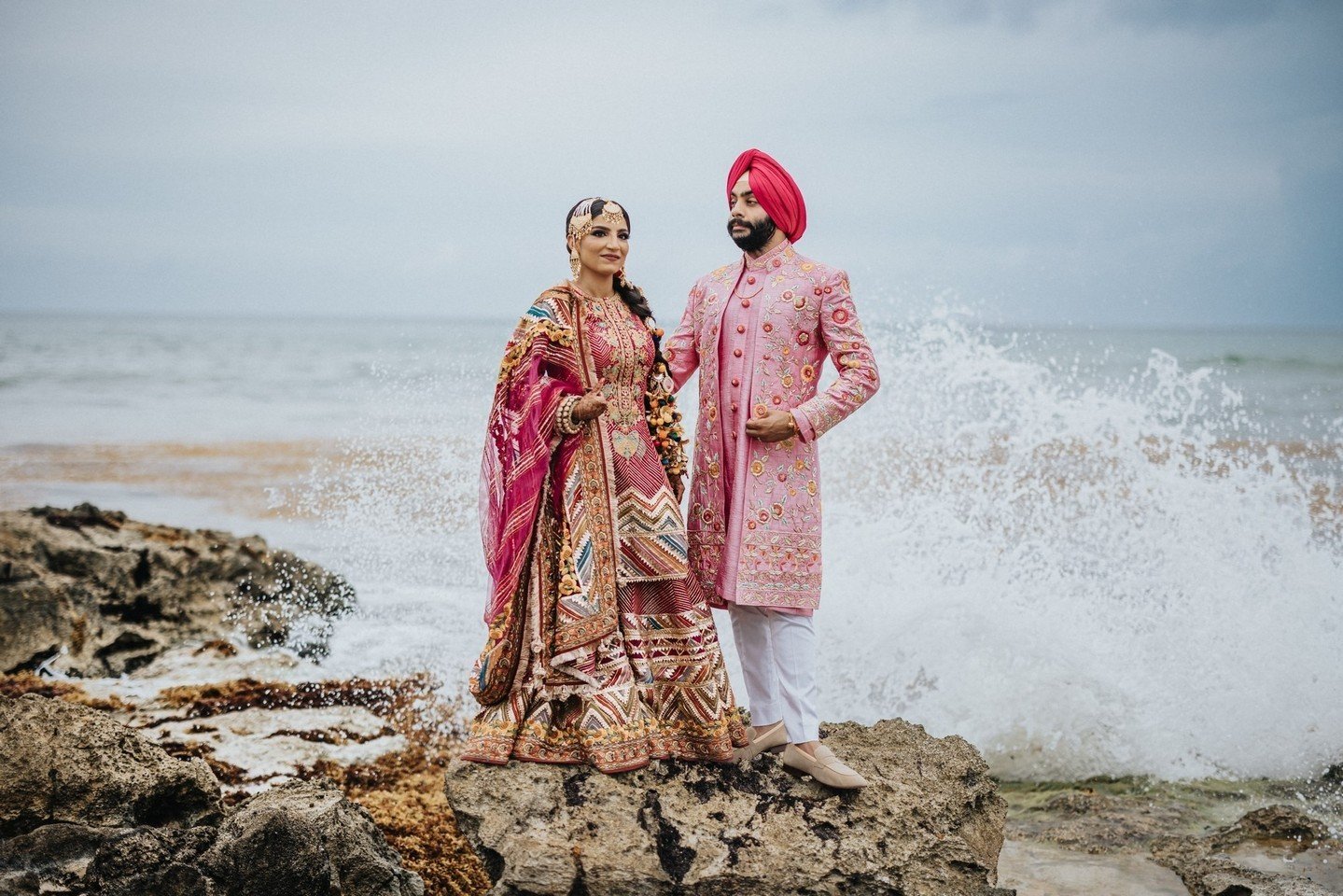 When the ocean gives you these amazing wedding portraits 😍 #HARMANtookAVow⁠ #PartnersinParadise ⁠
👰🤵 @harmankaur227 &amp; @avneet723⁠
🇲🇽 @shaadidestinations⁠
🧑&zwj;🎨 @jccastilloweddings⁠
🧑&zwj;🎨 @vianeypena.wp⁠
📸 @ptaufiqphotography⁠
💄 @sa