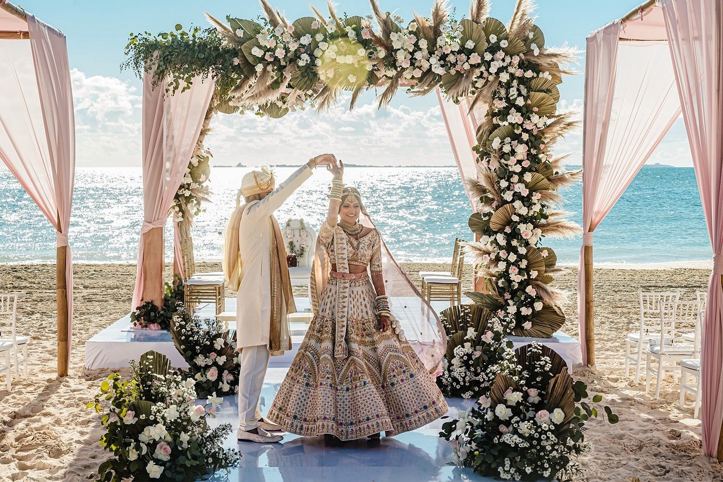 POV: it's your wedding day, it's a beautiful sunny day with nothing but blue skies and you're twirling under your gorgeous floral adorned mandap with your forever love. Life doesn't get much better #PartnersinParadise⁠
🇲🇽 @shaadidestinations⁠
🧑&zw
