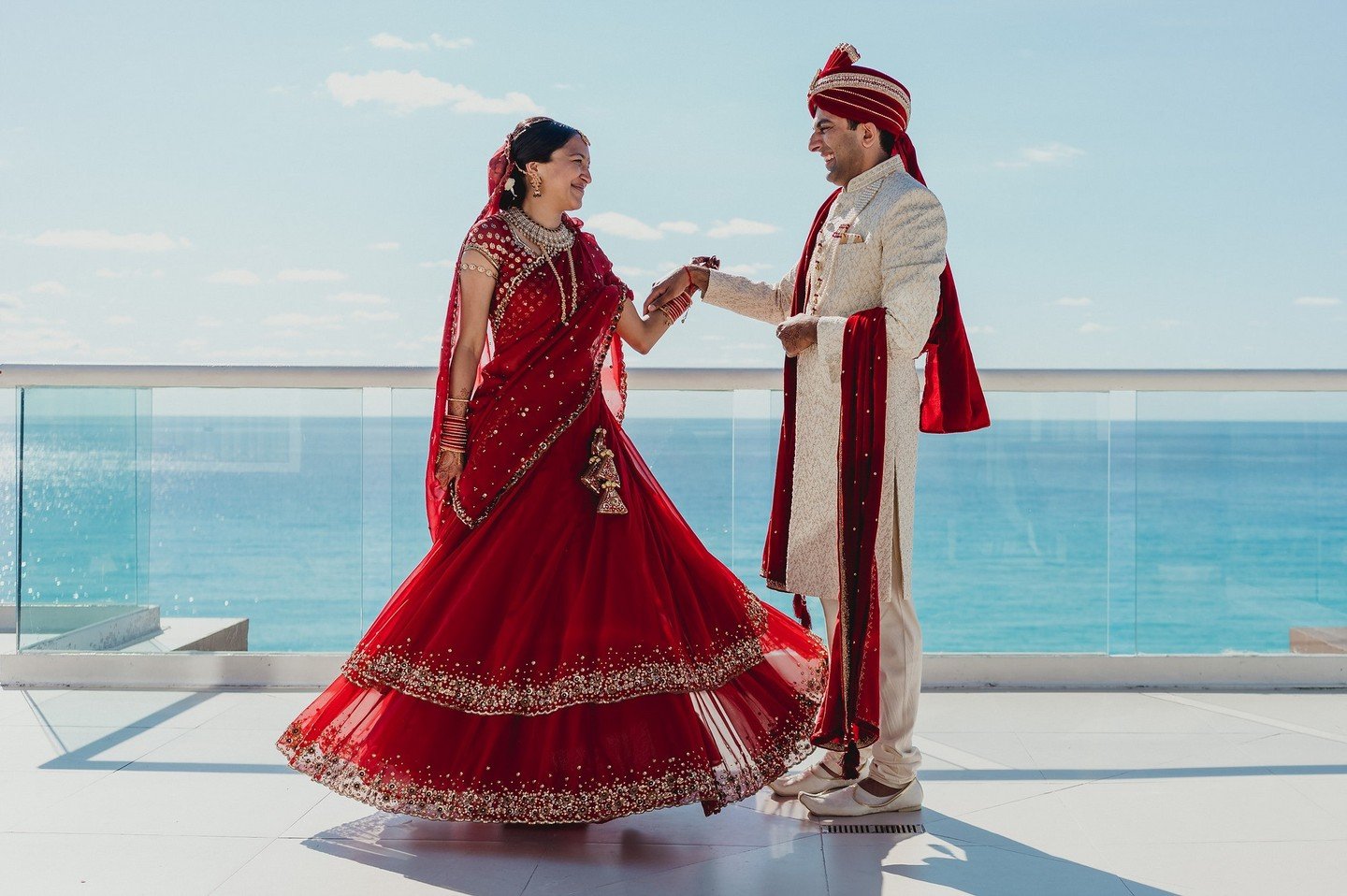 Those Friday views 🤩 #PartnersinParadise⁠
🇲🇽 @shaadidestinations⁠
📸 @jhankarlo_photography☝🏼⁠
🎥 @dreamcatcher.film⁠
👩🏻&zwj;🎨 @idocelebrations⁠
🖋 @lotomehndi⁠
💋 @stylingtrio⁠
🎧️ @nachledjent⁠
🍽️ @patravalicancun