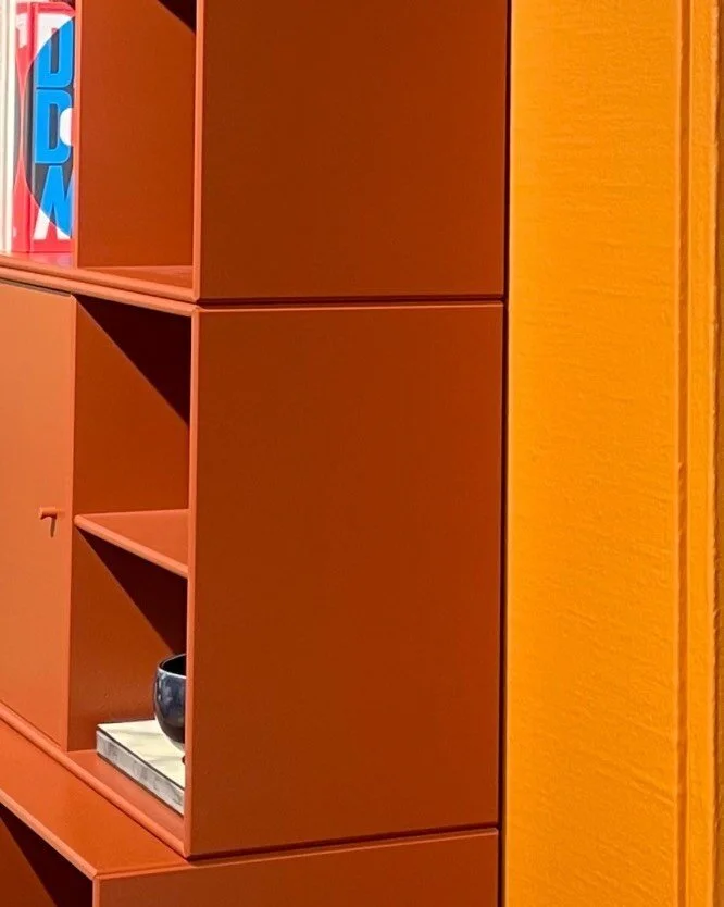 Tone on tone with elevated structure &amp; storage.#annawendtstudio#brisbanedesigner#scandidesign#australiandesigner#burntorange#storage#