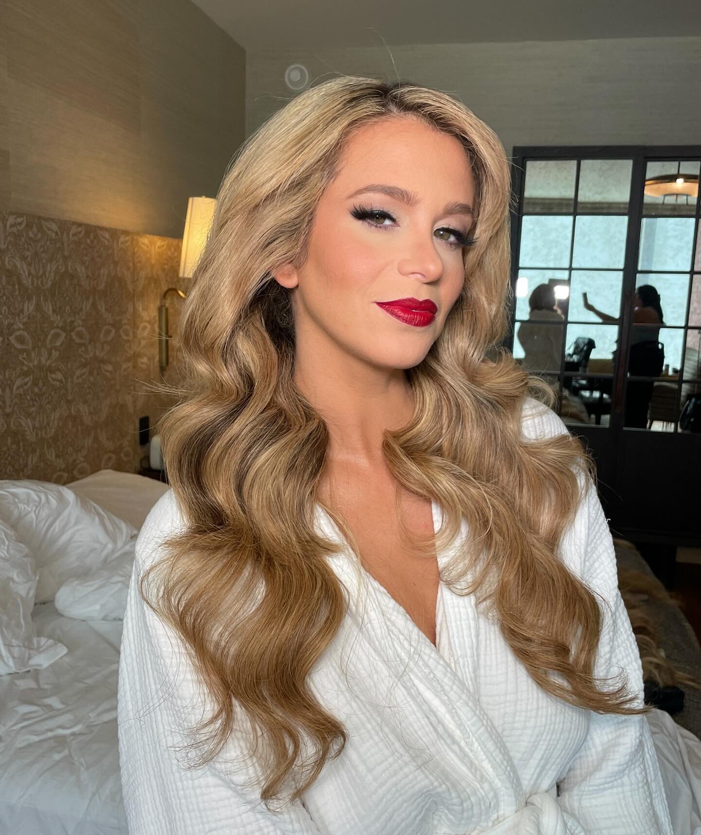 Red Lips for the Red Carpet 💋 @anacristinacash #CMTawards 

Makeup be me @dolledbyv 
Hair by @hairbyrachelgalindo 
Booked with @luxbeautyandbridal