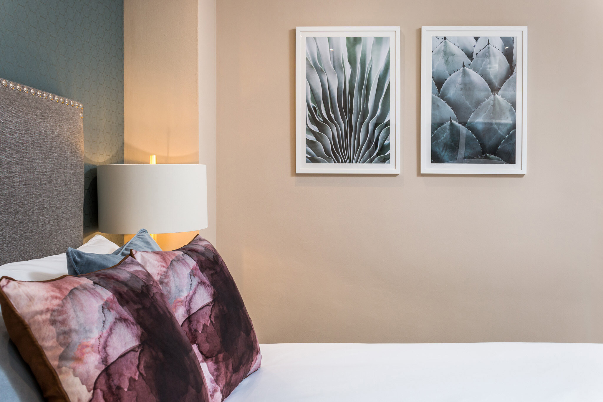 interiordesign-marbella-bedroom-decorative-cushions-marbella.jpg