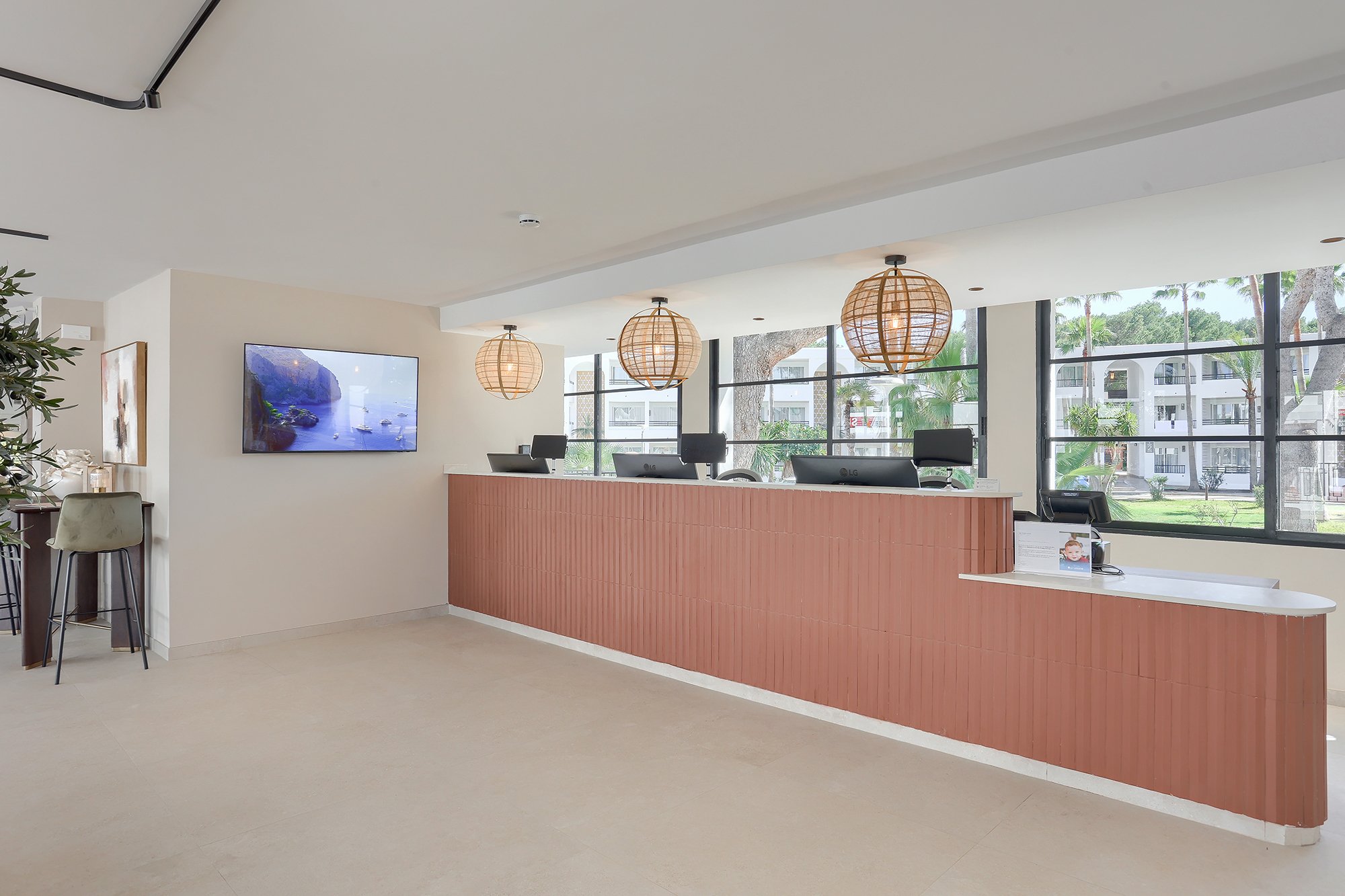 Reception 1 - 3.jpg
