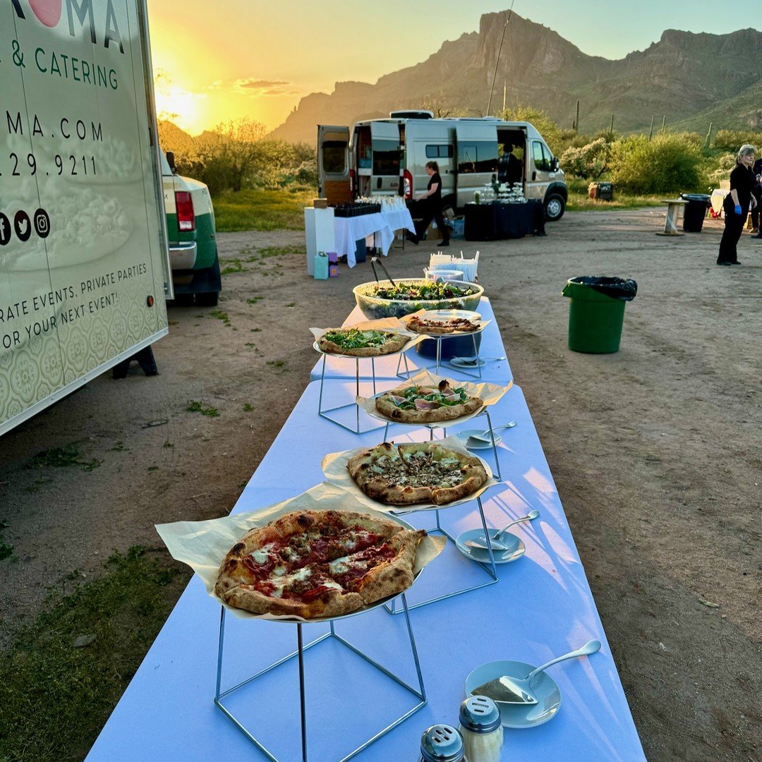 Would you like to have antipasto and wood-fired pizza at your wedding at the historic Quarter Circle U Ranch in the foothills of the Superstition Mountains? We can do it! A gorgeous recent wedding with @openvenues from @clothandflame. Our quick snaps