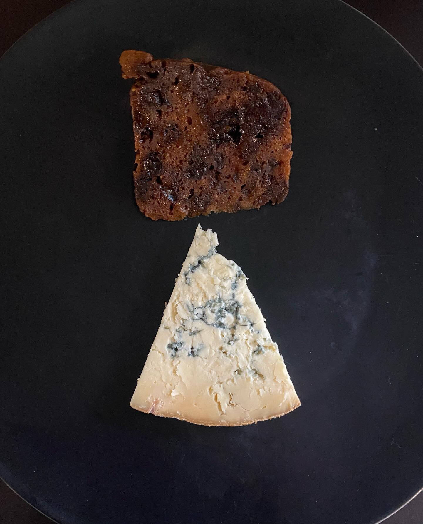 Colston basset Stilton from @nealsyarddairy via @harperandblohm with Christmas pudding. Who knew it was this delicious?