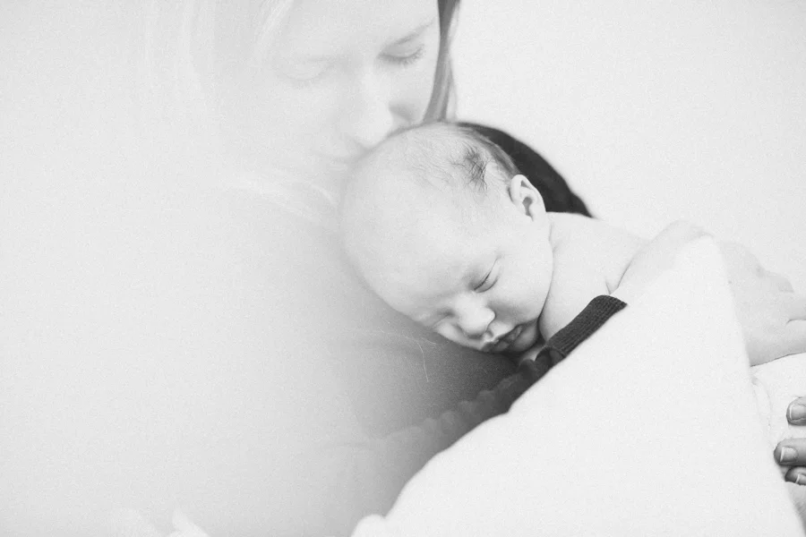 Frankee_Newborn_Blog-1-5-1.jpg