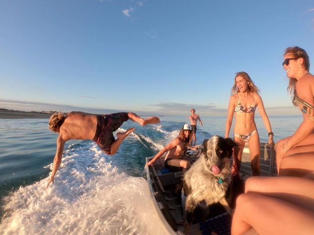 Can't beat being on the ocean with a bunch of mates soaking it up and making the most out of life, you only live once and need to cherish what we are so lucky to have, glass out afternoon skurfing and foiling with @nushfreedman @danny_barnette94 @bri