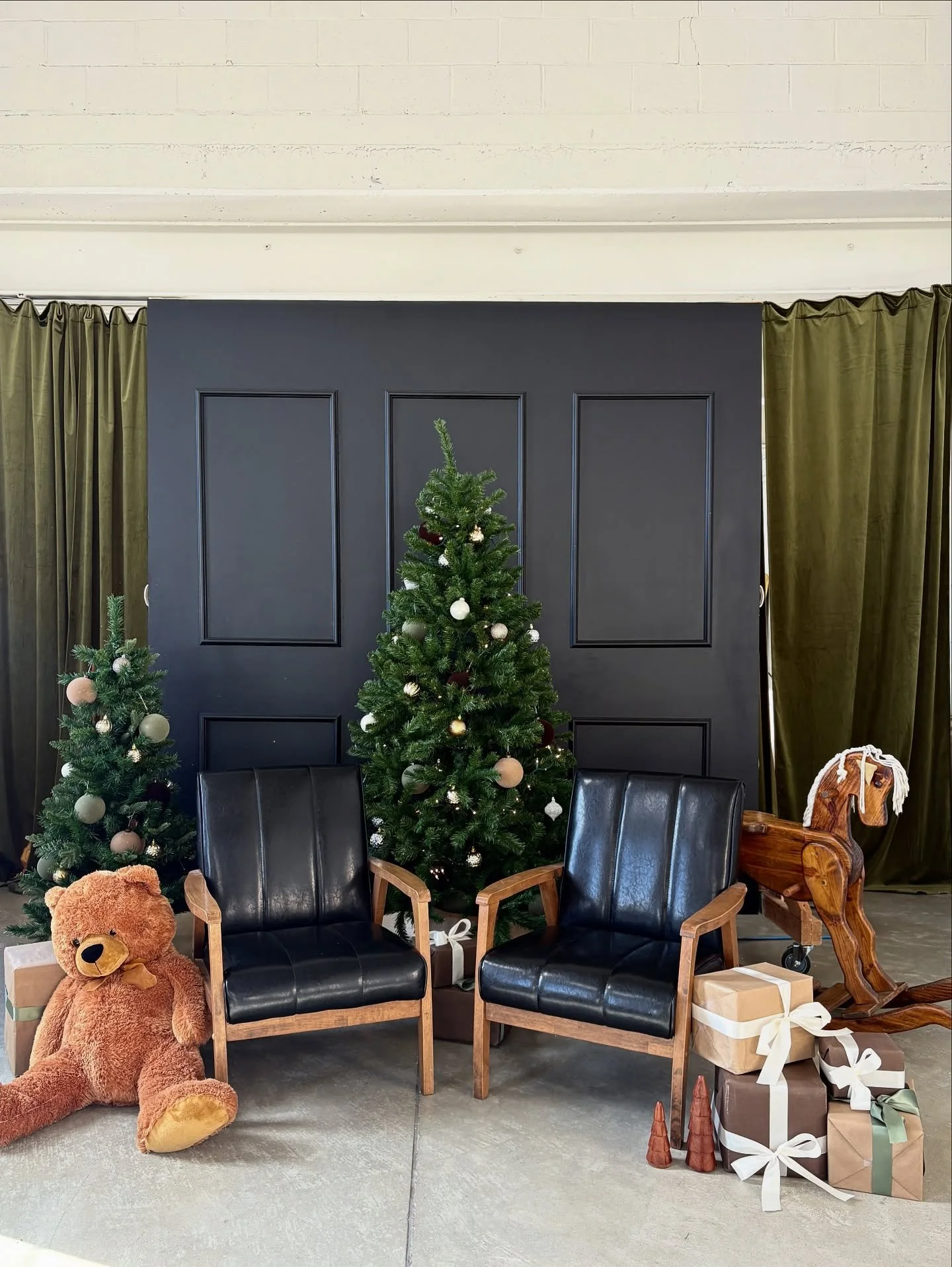 The holidays have officially taken over Studio Q🎄✨

This warm, cozy backdrop is officially live in studio, and we couldn&rsquo;t be more excited! The best part about this setup is how customizable it is, there are so many different ways to make it y