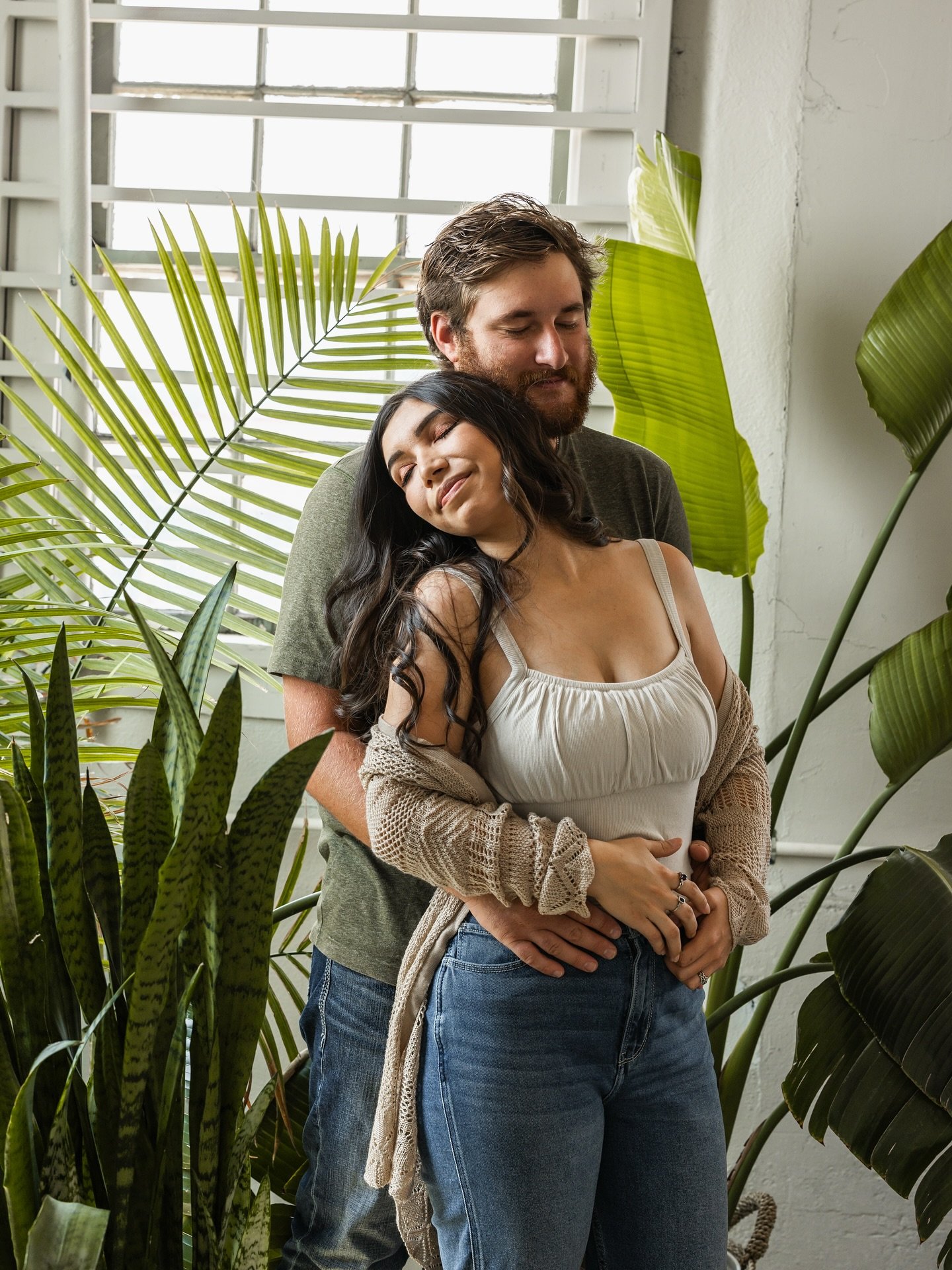 Loving these photos by @buckleyphotographyboise and how they show off all the greenery in the studio! 🌿🤍