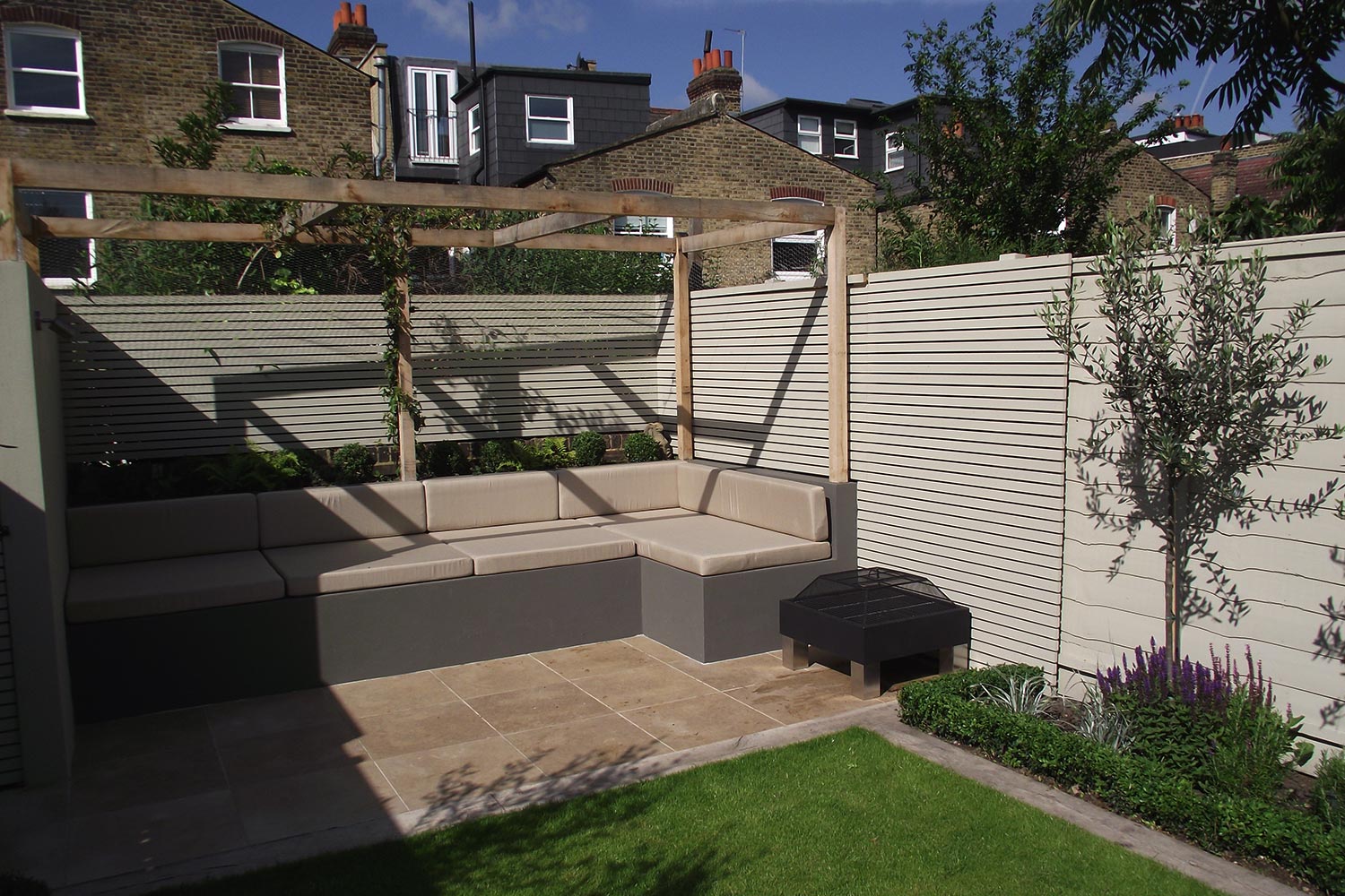   Clapham South   Modern Garden for Young Couple with Newborn 