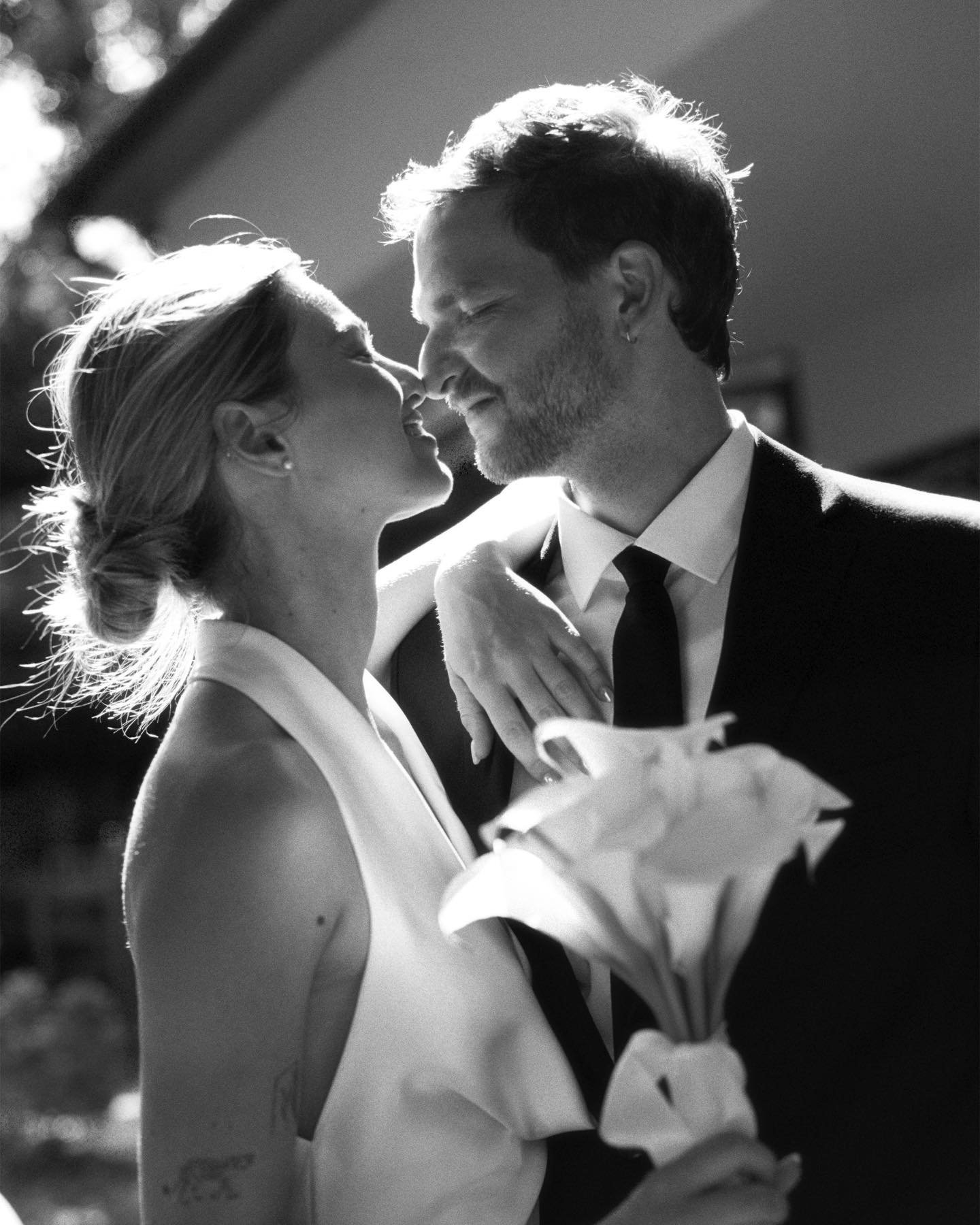 Here to capture allllllll your hugs &amp; kisses in 2026 too 💫

DM me for my wedding packages &amp; infos 💌

#analogweddingphotography #filmweddingphotographer