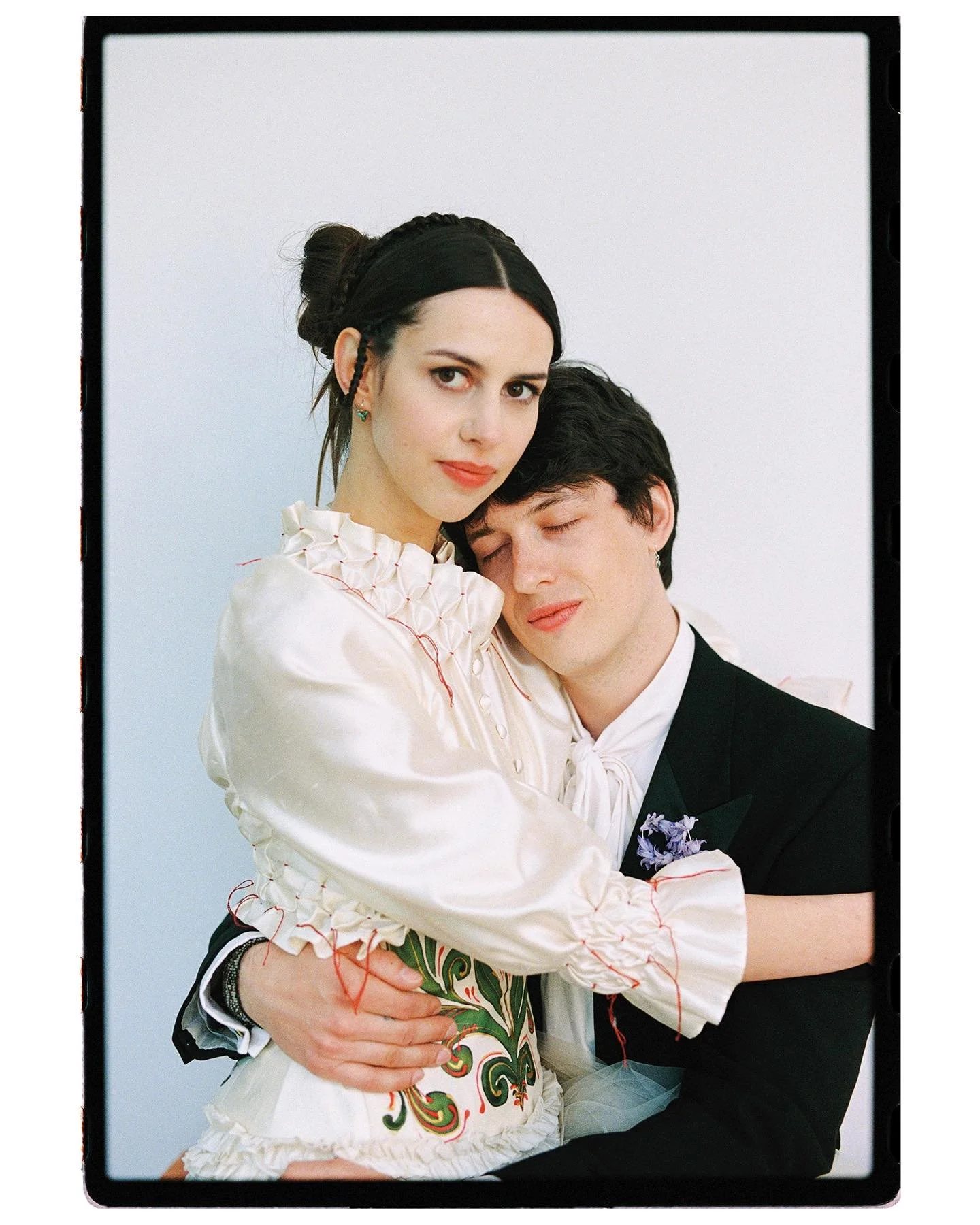 These two bright souls united on a beautiful Spring day, and I was there to capture this celebration ♡♡

@ilkacska_ &infin; @jay.pottss
Art director/wedding planner:&nbsp;@ilkacska_
Location: @hihekate 
Fashion designer: Manier by Anik&oacute; N&eacu