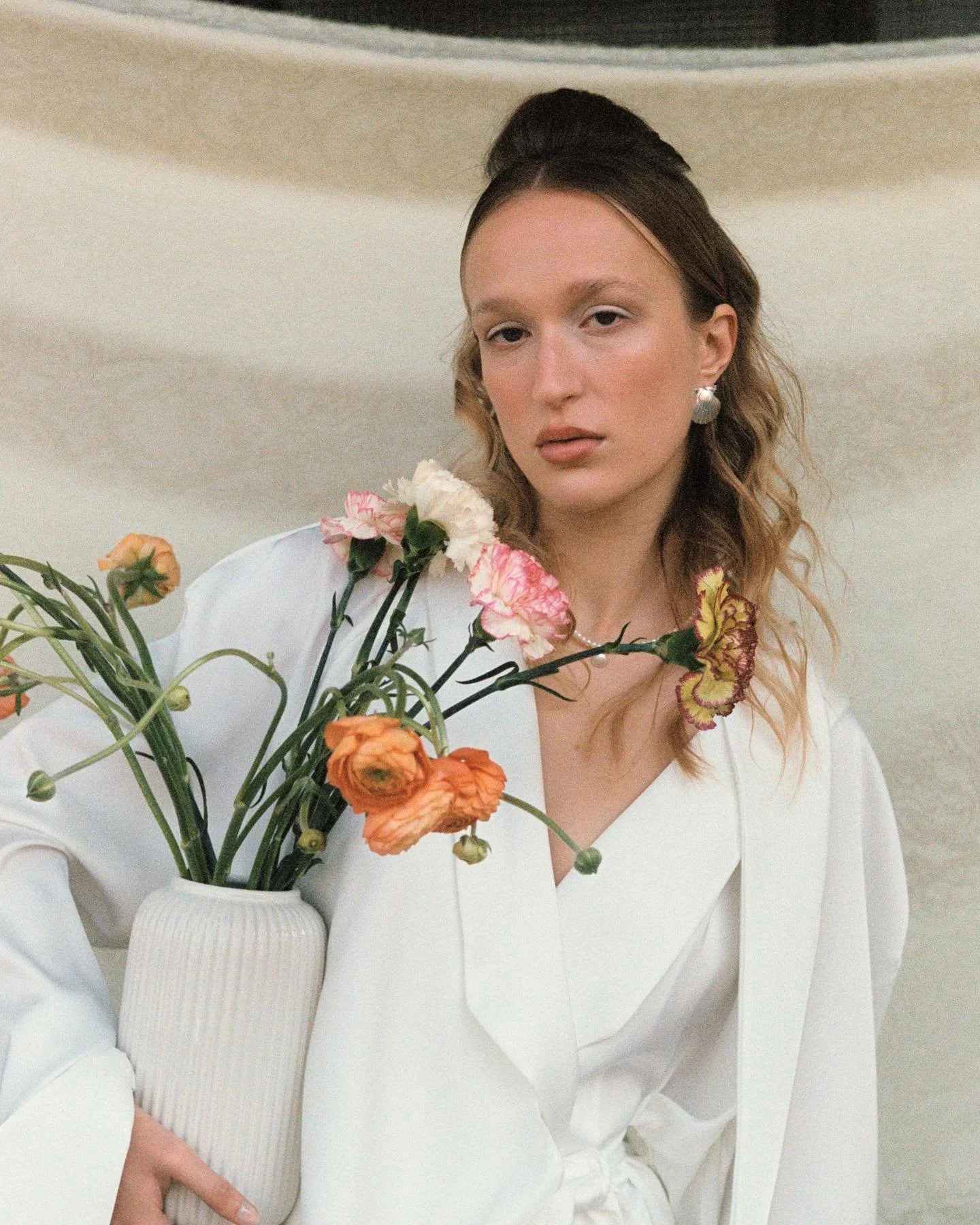 Atelier Lajos ✧ Moonlit Weddings ✧ Bridal

#onfilm #analogphotography

My wonderful team:
Designer &amp; Stylist: Lajos Attila @atelierlajos
Photography &amp; Concept: Bianka Csenki @moonlit_weddings
Accessories: Franciska N&eacute;meth @franciskanem