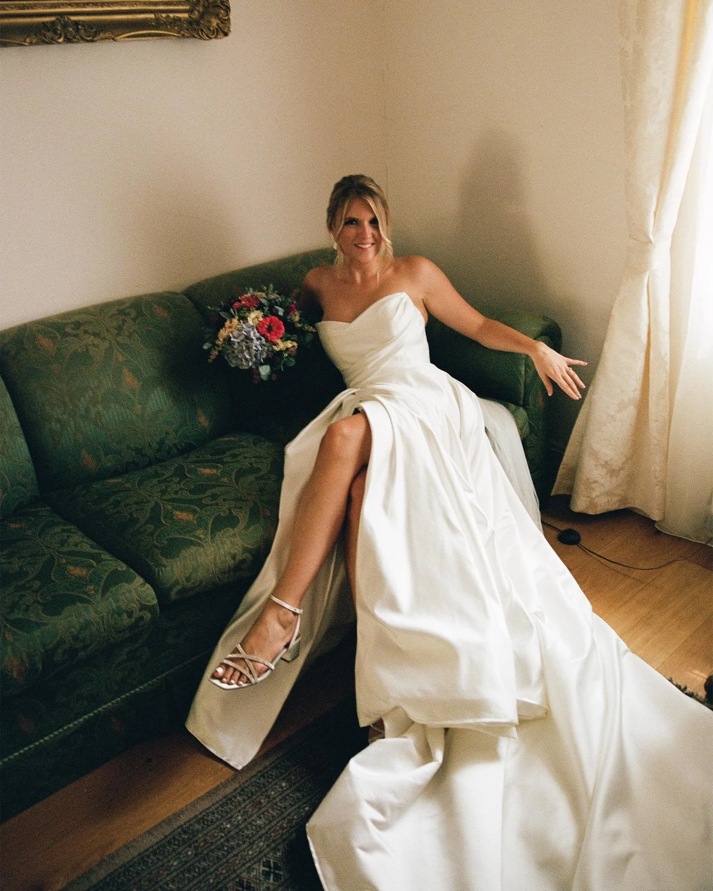 I&rsquo;m so happy to have captured the beautiful wedding of Anna &amp; Bal&aacute;zs. What a perfect duo you two make. 🔗

Location @villabogart_vendeghaz
Bridal dress @love_szalon_budapest
Decoration &amp; bouquet @rovidzsuzsi
Cake @stufni_tortamuh