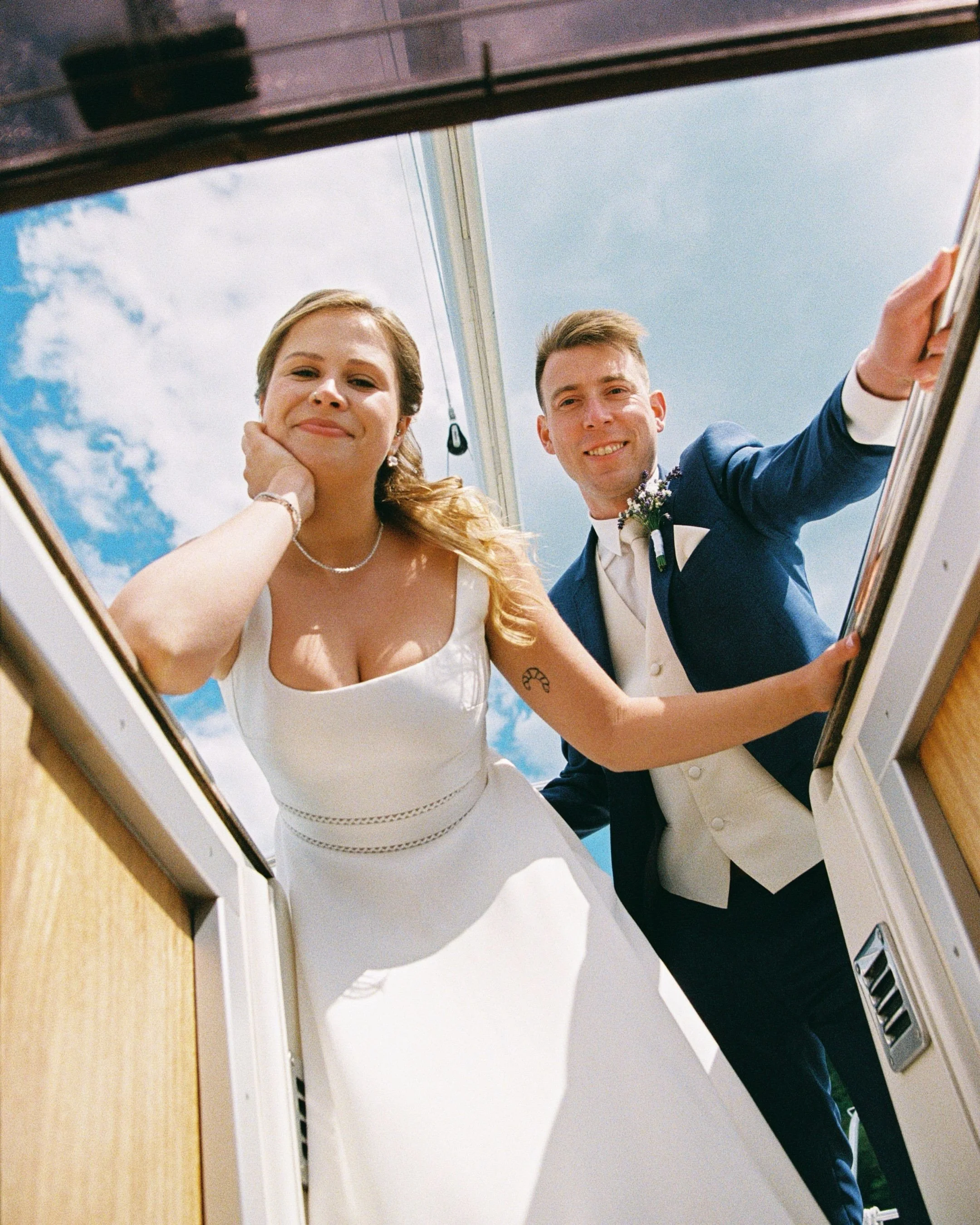 Panni &amp; &Aacute;ron ❤️&zwj;🔥

#analogweddingphotography

Location @echorestaurantcafe
MC @krisztian.nadasi
MUA @albertzsofi_makeup
Deco @kepzeld_el_wedding
Dress @lamarieeszalon
Dev &amp; scan @carmencitafilmlab