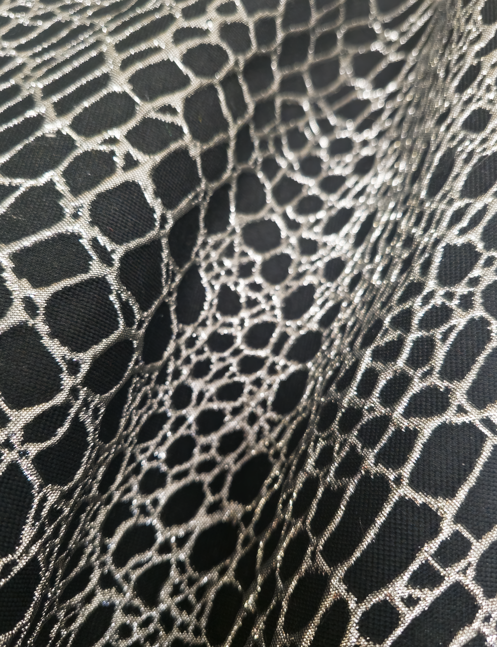Illori Cloque a silver and black cloque.