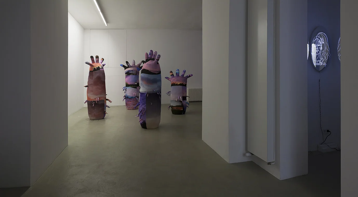 Simone Monsi, CAPITOLO FINALE: Let's Forget About It Let's Go Forward - From Meaning To Intensity, il ventiseiesimo episodio di Mani!! I Love Holding Hands - It's okay for me to be here! , 2016, Installation shot