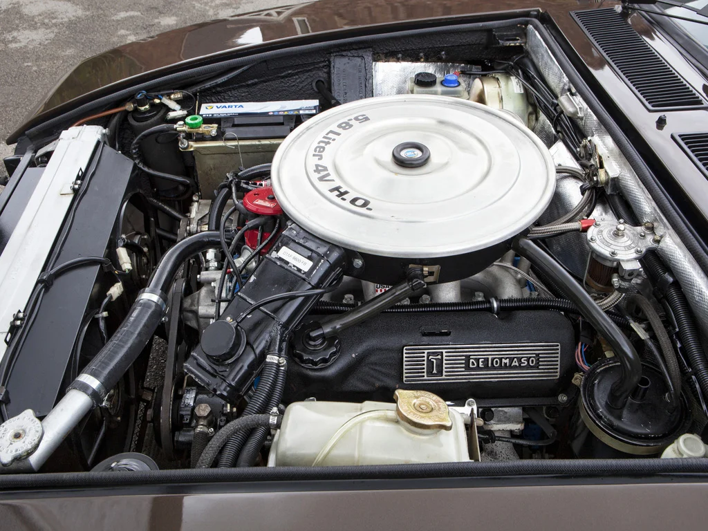 1988 de tomaso longchamp GTSE 4.jpg