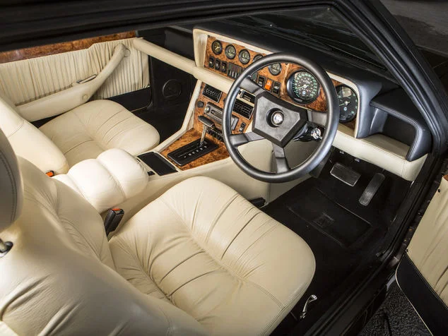 1988 de tomaso longchamp GTSE.jpg