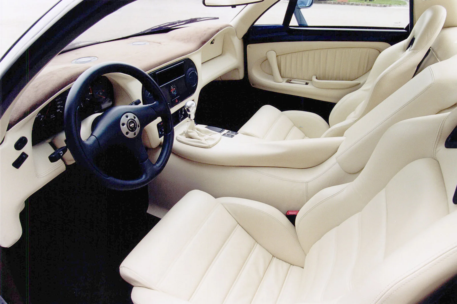 De tomaso Guara Interior web.jpg